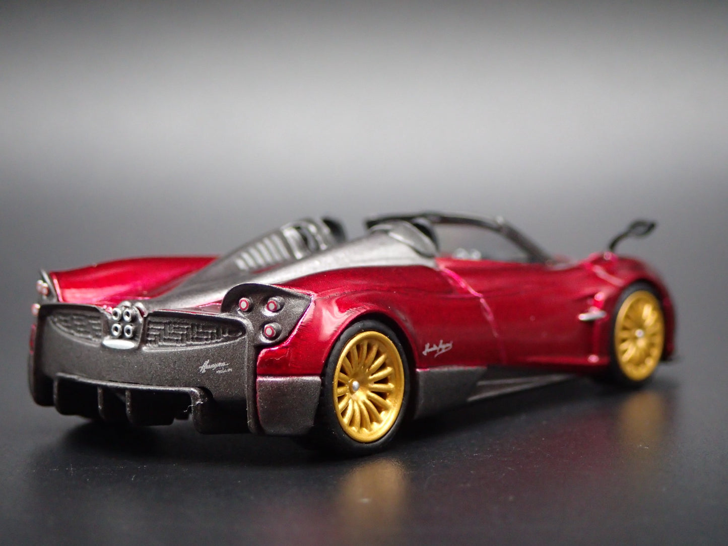 2017-2020 PAGANI HUAYRA ROADSTER SUPERCAR 1:64 SCALE DIORAMA DIECAST MODEL CAR