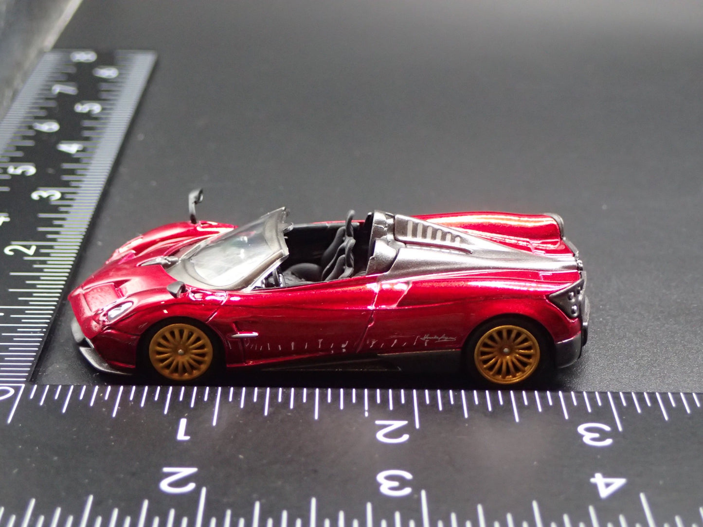 2017-2020 PAGANI HUAYRA ROADSTER SUPERCAR 1:64 SCALE DIORAMA DIECAST MODEL CAR