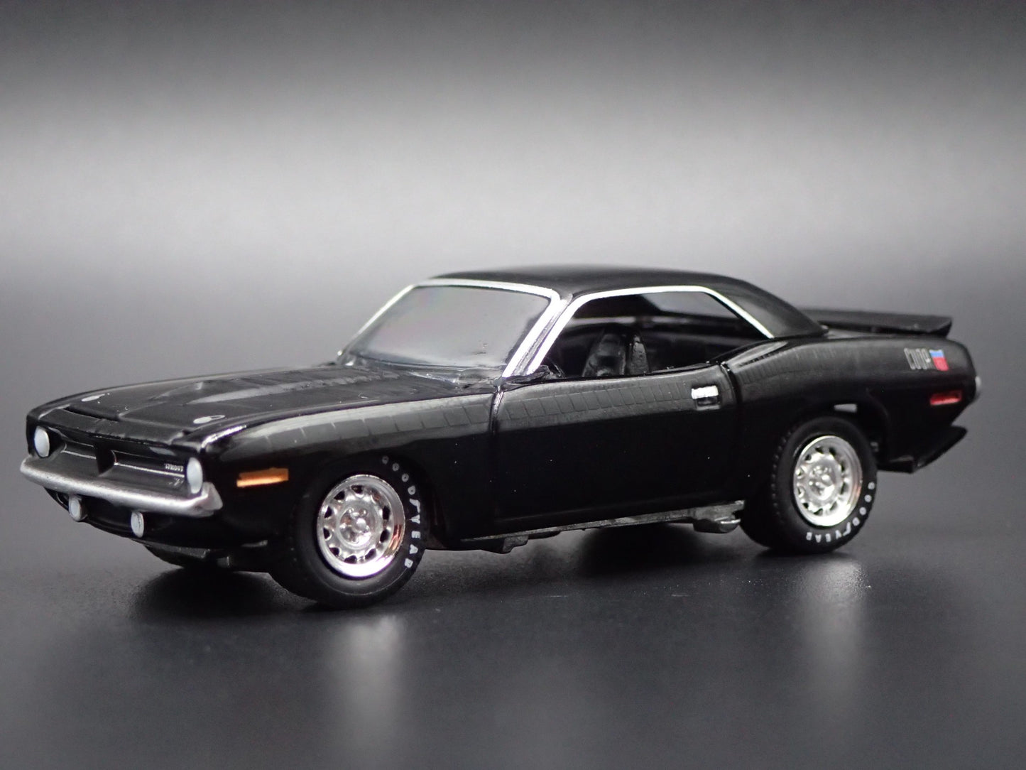 1970 70 PLYMOUTH AAR CUDA BLACK 1:64 SCALE COLLECTIBLE DIORAMA DIECAST MODEL CAR