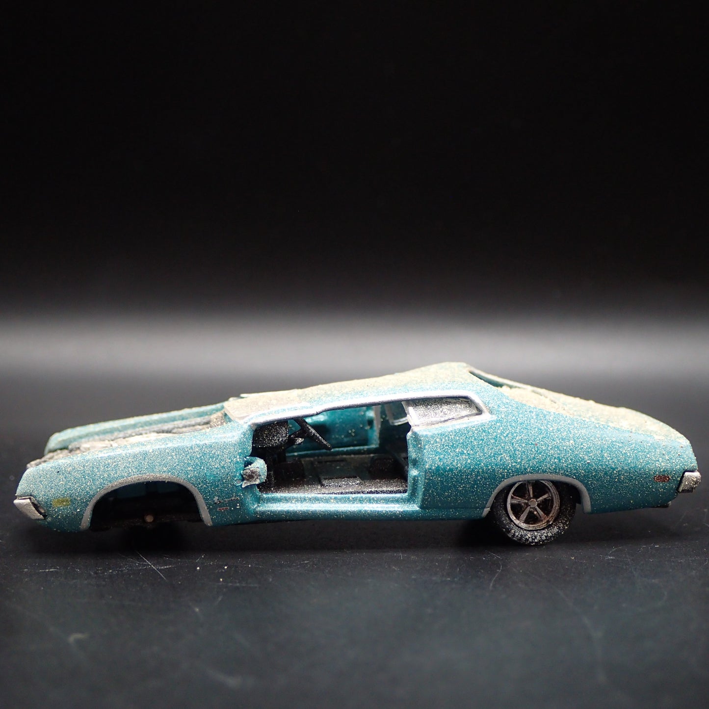 1970 70 FORD TORINO COBRA CUSTOM BARN FIND 1:64 SCALE DIORAMA DIECAST MODEL CAR