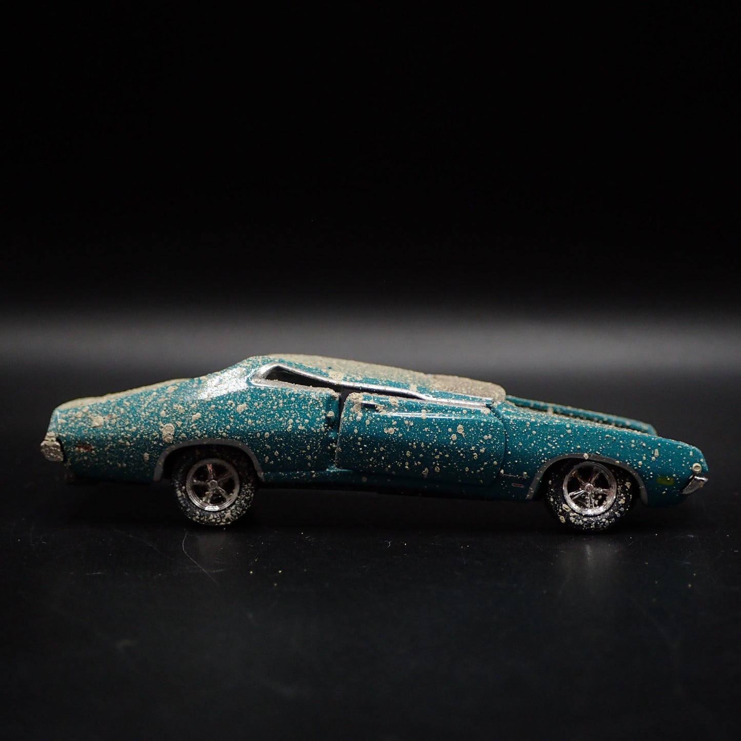 1970 70 FORD TORINO COBRA CUSTOM BARN FIND 1:64 SCALE DIORAMA DIECAST MODEL CAR