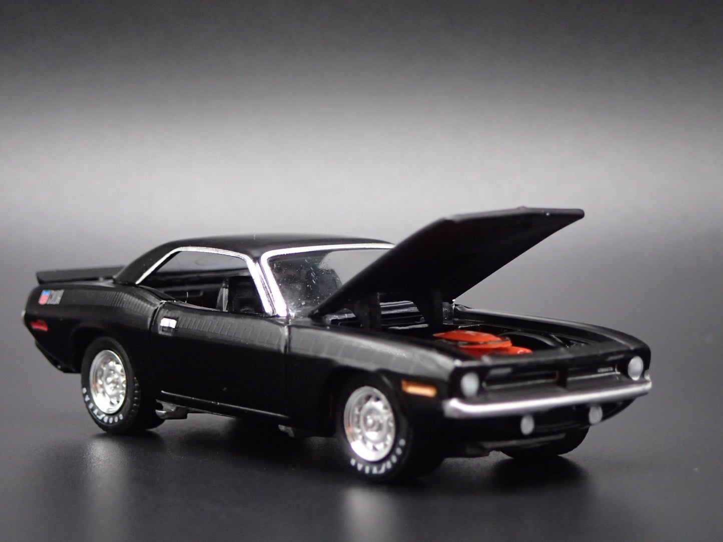 1970 70 PLYMOUTH AAR CUDA BLACK 1:64 SCALE COLLECTIBLE DIORAMA DIECAST MODEL CAR