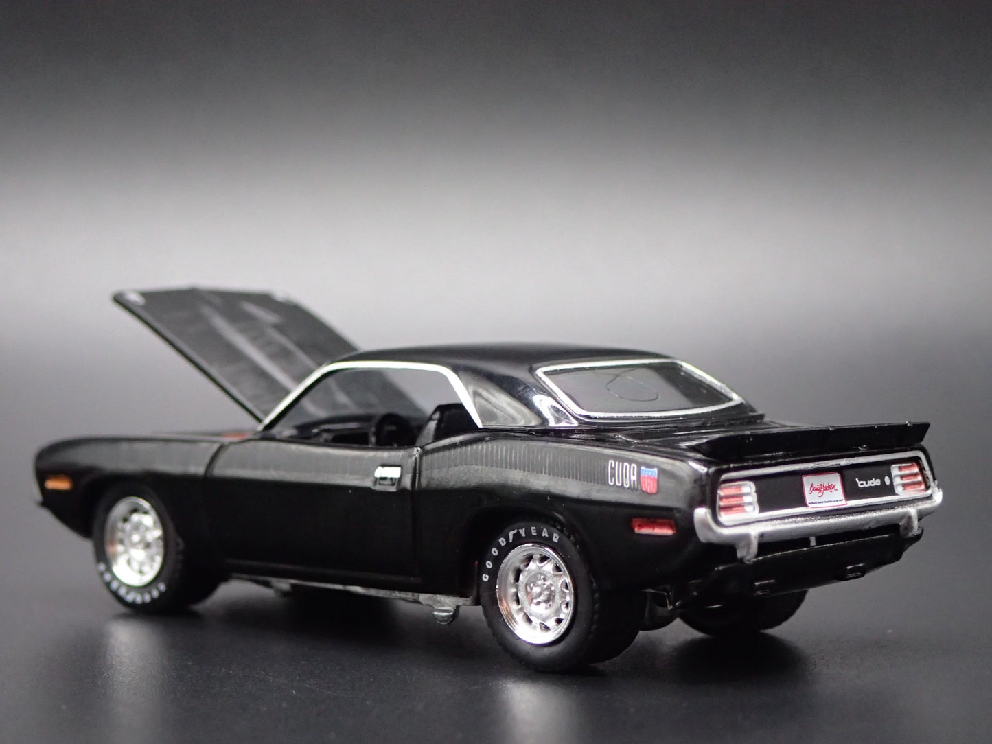 1970 70 PLYMOUTH AAR CUDA BLACK 1:64 SCALE COLLECTIBLE DIORAMA DIECAST MODEL CAR