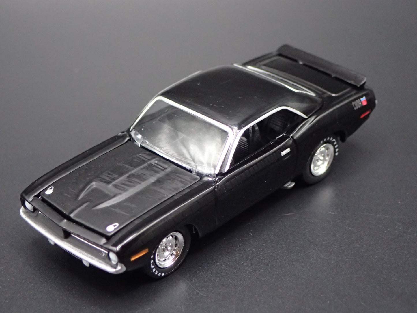 1970 70 PLYMOUTH AAR CUDA BLACK 1:64 SCALE COLLECTIBLE DIORAMA DIECAST MODEL CAR