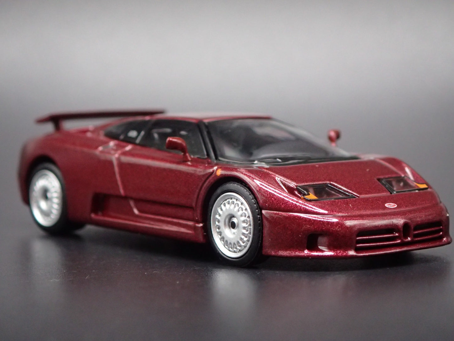 1991-1995 BUGATTI EB110 GT SUPER CAR PURPLE 1:64 SCALE DIORAMA DIECAST MODEL CAR
