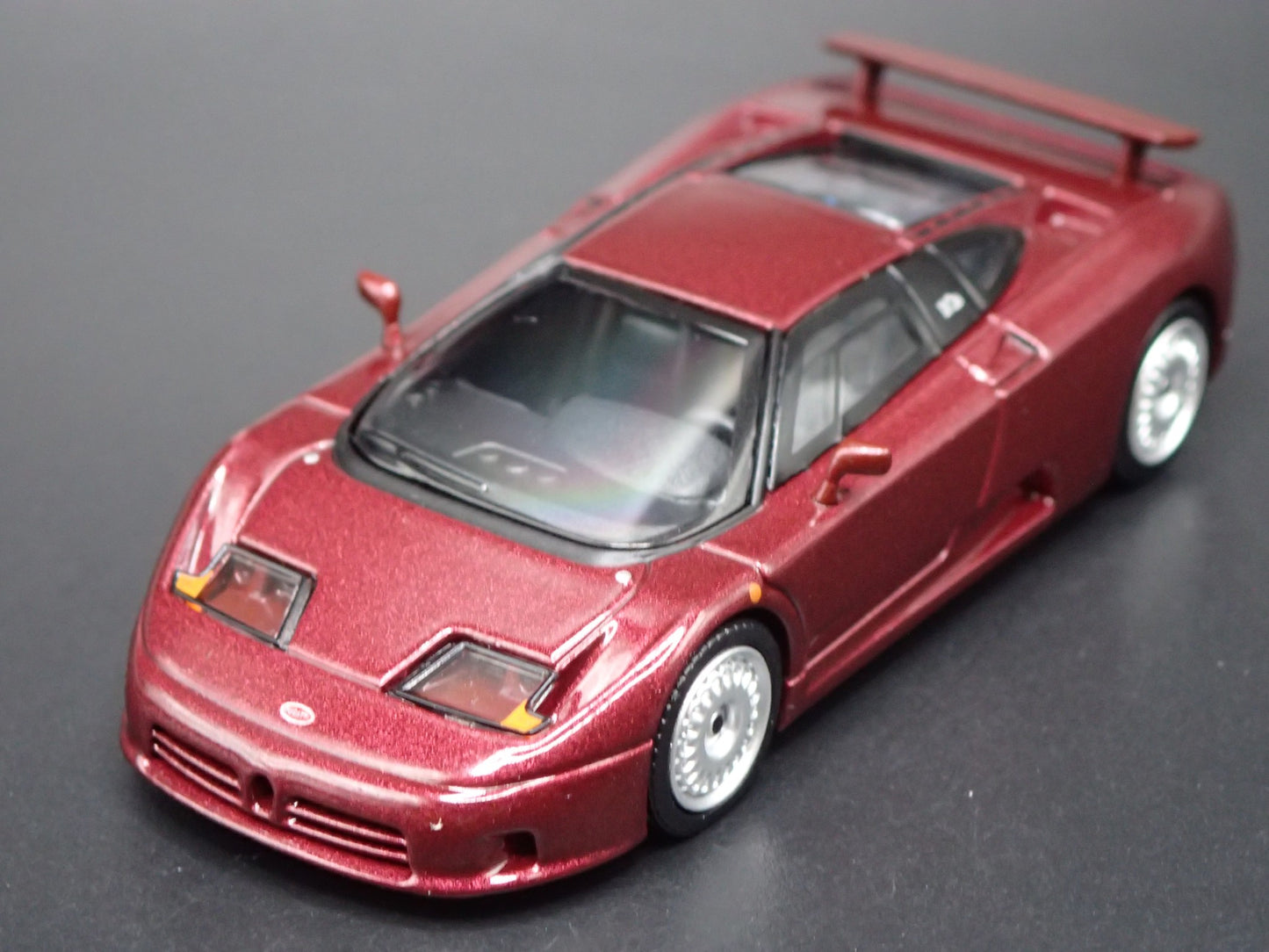 1991-1995 BUGATTI EB110 GT SUPER CAR PURPLE 1:64 SCALE DIORAMA DIECAST MODEL CAR