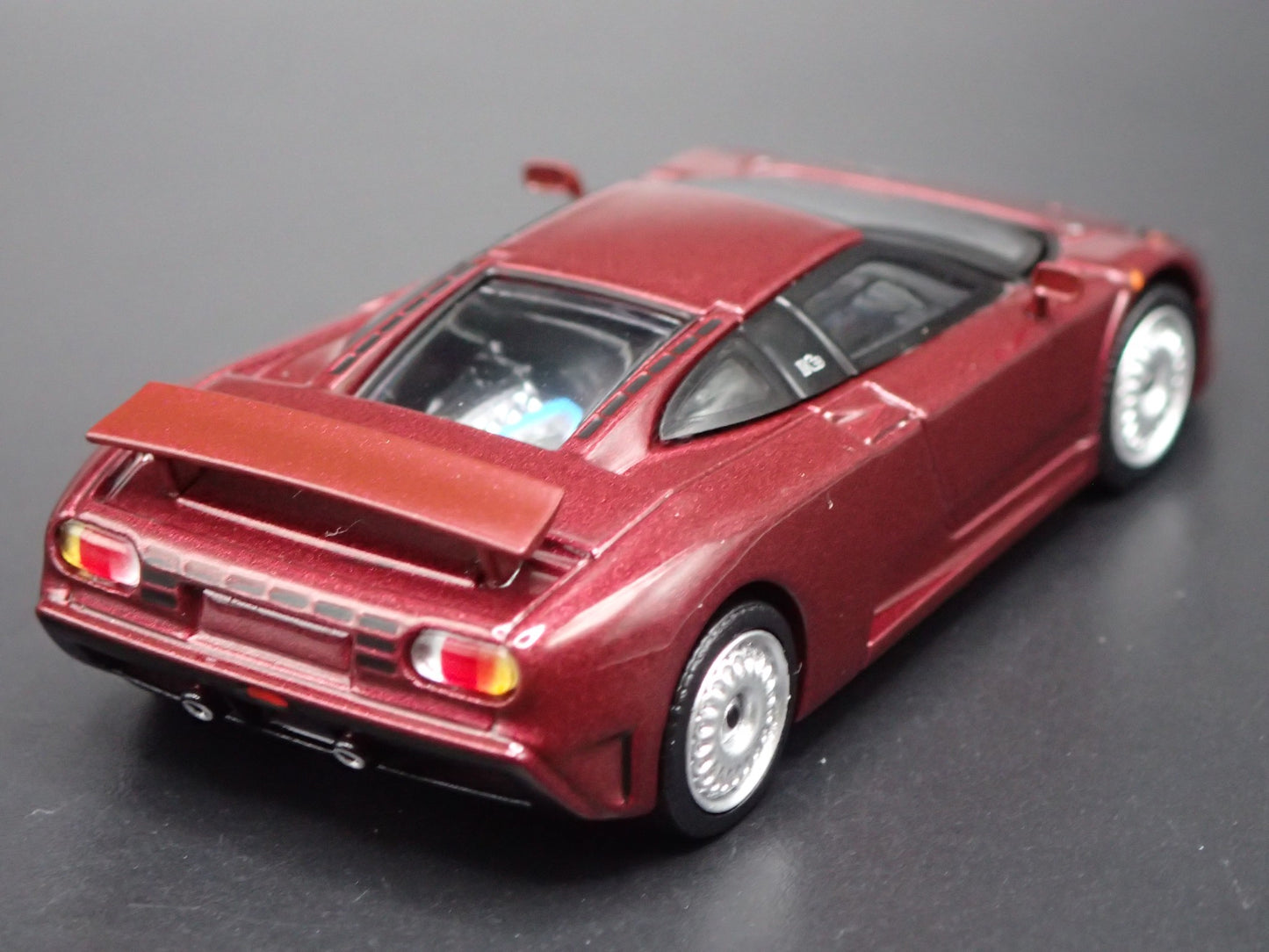 1991-1995 BUGATTI EB110 GT SUPER CAR PURPLE 1:64 SCALE DIORAMA DIECAST MODEL CAR