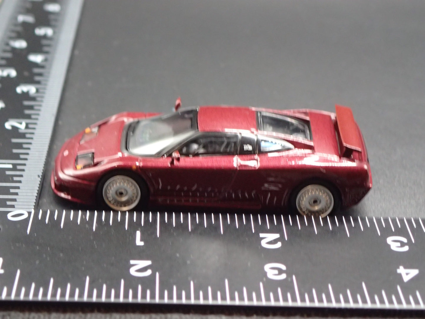 1991-1995 BUGATTI EB110 GT SUPER CAR PURPLE 1:64 SCALE DIORAMA DIECAST MODEL CAR
