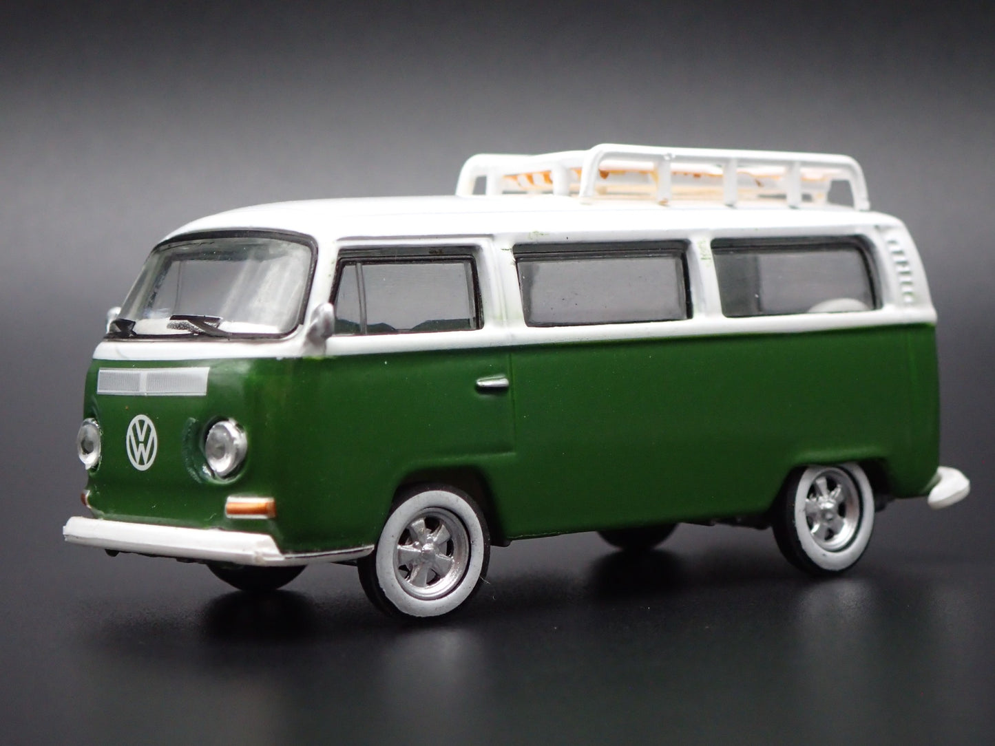 1967-1979 VW VOLKSWAGEN TYPE 2 T2 BUS GREEN 1/64 SCALE DIORAMA DIECAST MODEL CAR