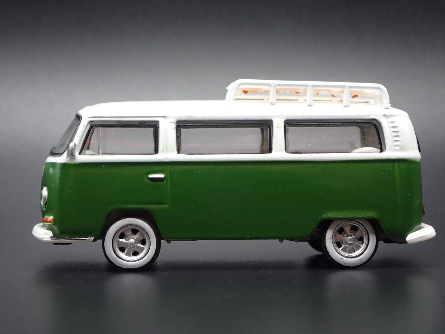 1967-1979 VW VOLKSWAGEN TYPE 2 T2 BUS GREEN 1/64 SCALE DIORAMA DIECAST MODEL CAR