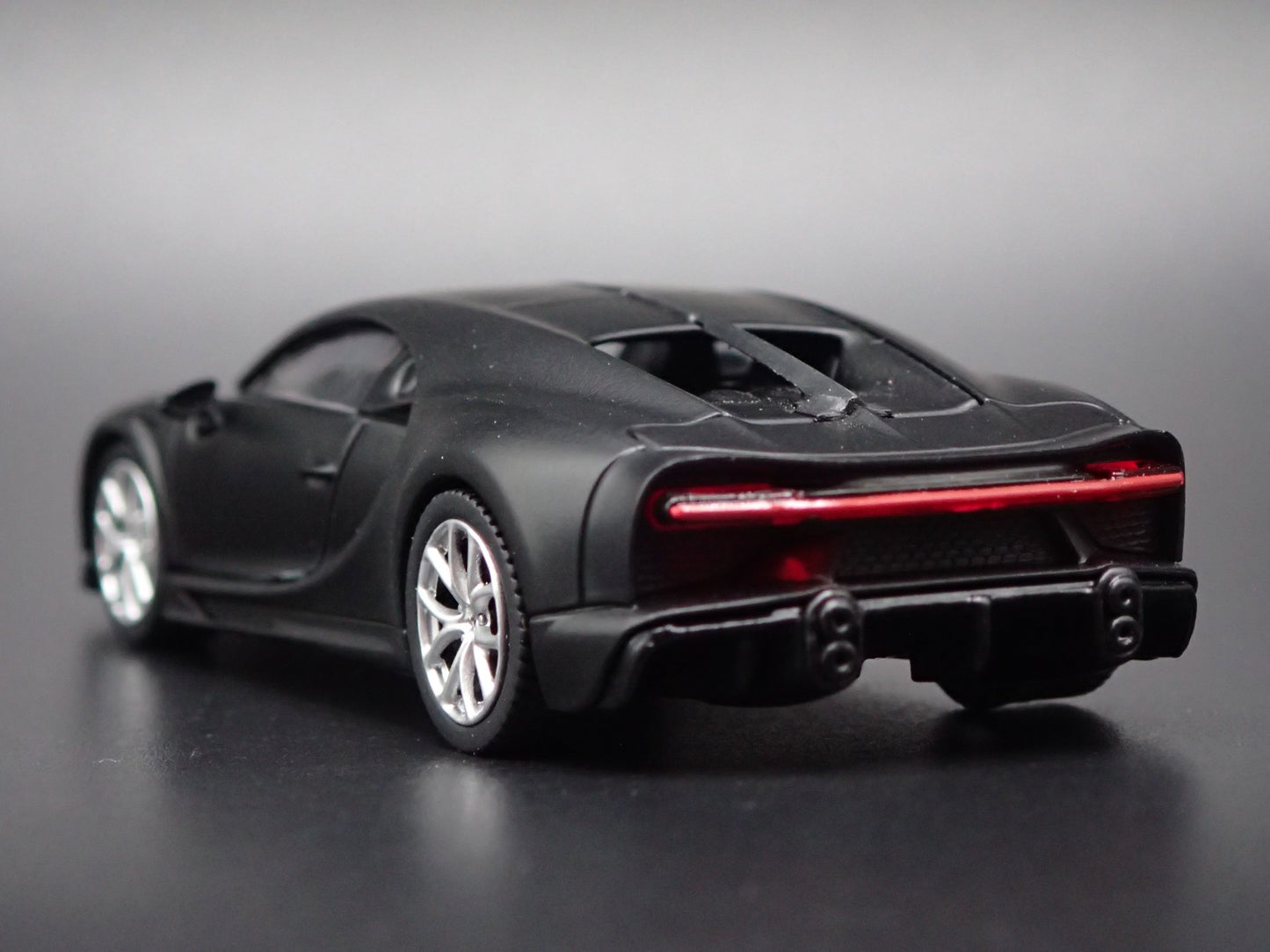 BUGATTI CHIRON SUPER SPORT 300+ 1:64 SCALE COLLECTIBLE DIORAMA DIECAST MODEL CAR