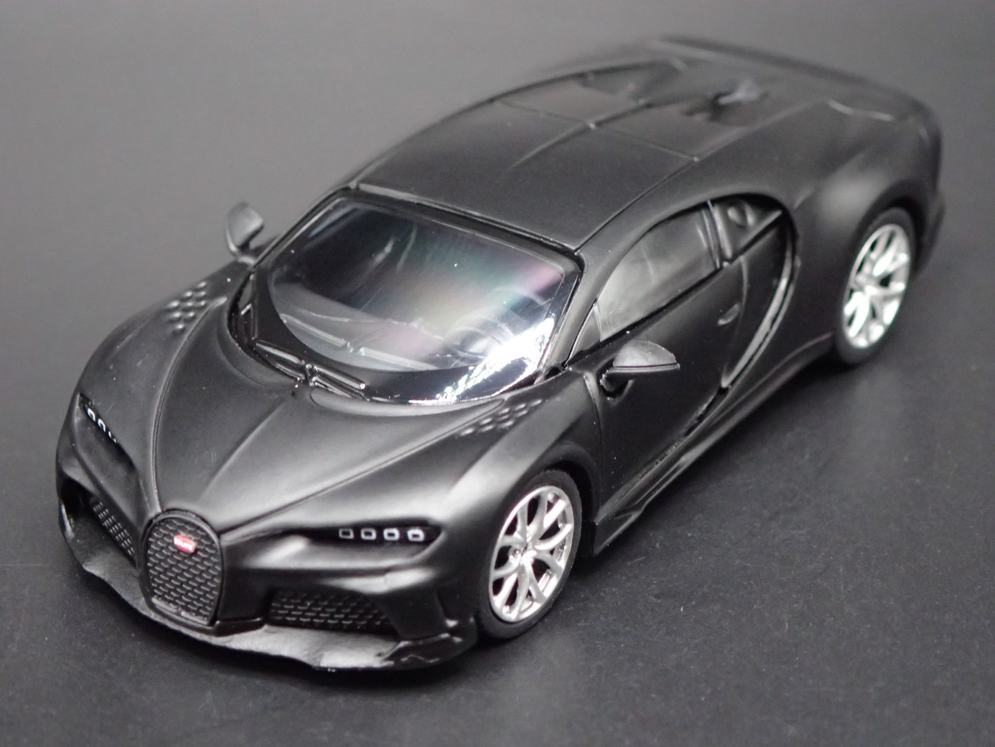 BUGATTI CHIRON SUPER SPORT 300+ 1:64 SCALE COLLECTIBLE DIORAMA DIECAST MODEL CAR