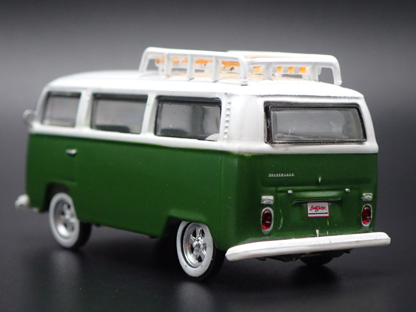 1967-1979 VW VOLKSWAGEN TYPE 2 T2 BUS GREEN 1/64 SCALE DIORAMA DIECAST MODEL CAR