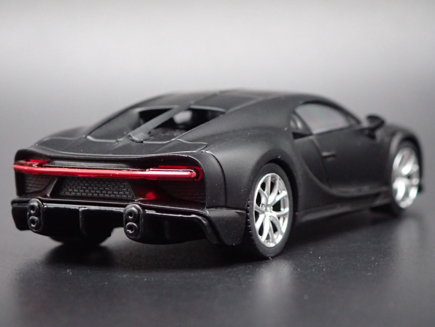 BUGATTI CHIRON SUPER SPORT 300+ 1:64 SCALE COLLECTIBLE DIORAMA DIECAST MODEL CAR