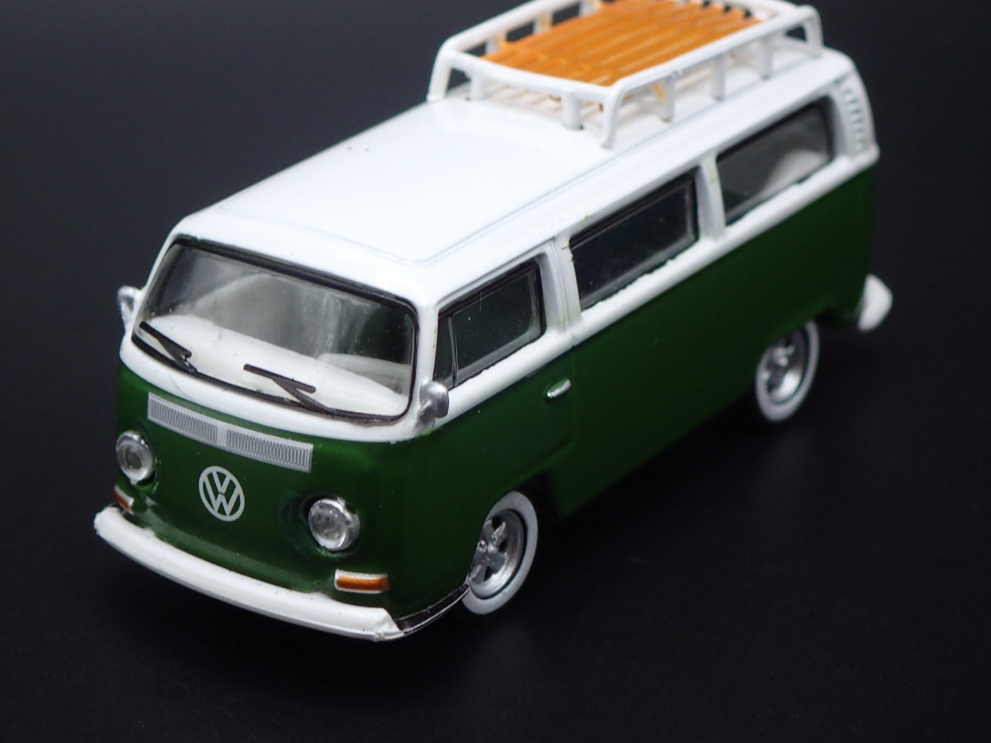 1967-1979 VW VOLKSWAGEN TYPE 2 T2 BUS GREEN 1/64 SCALE DIORAMA DIECAST MODEL CAR