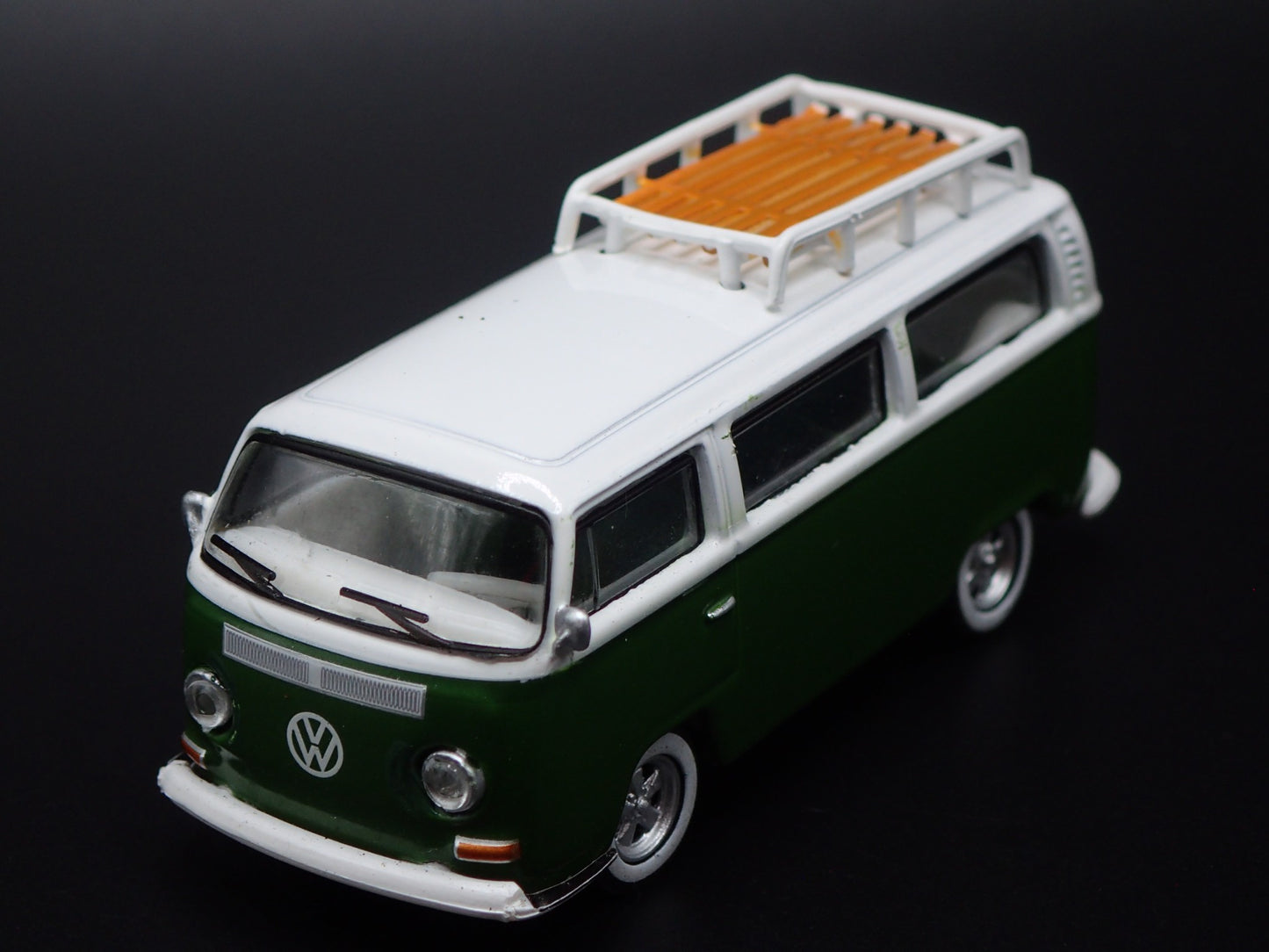 1967-1979 VW VOLKSWAGEN TYPE 2 T2 BUS GREEN 1/64 SCALE DIORAMA DIECAST MODEL CAR
