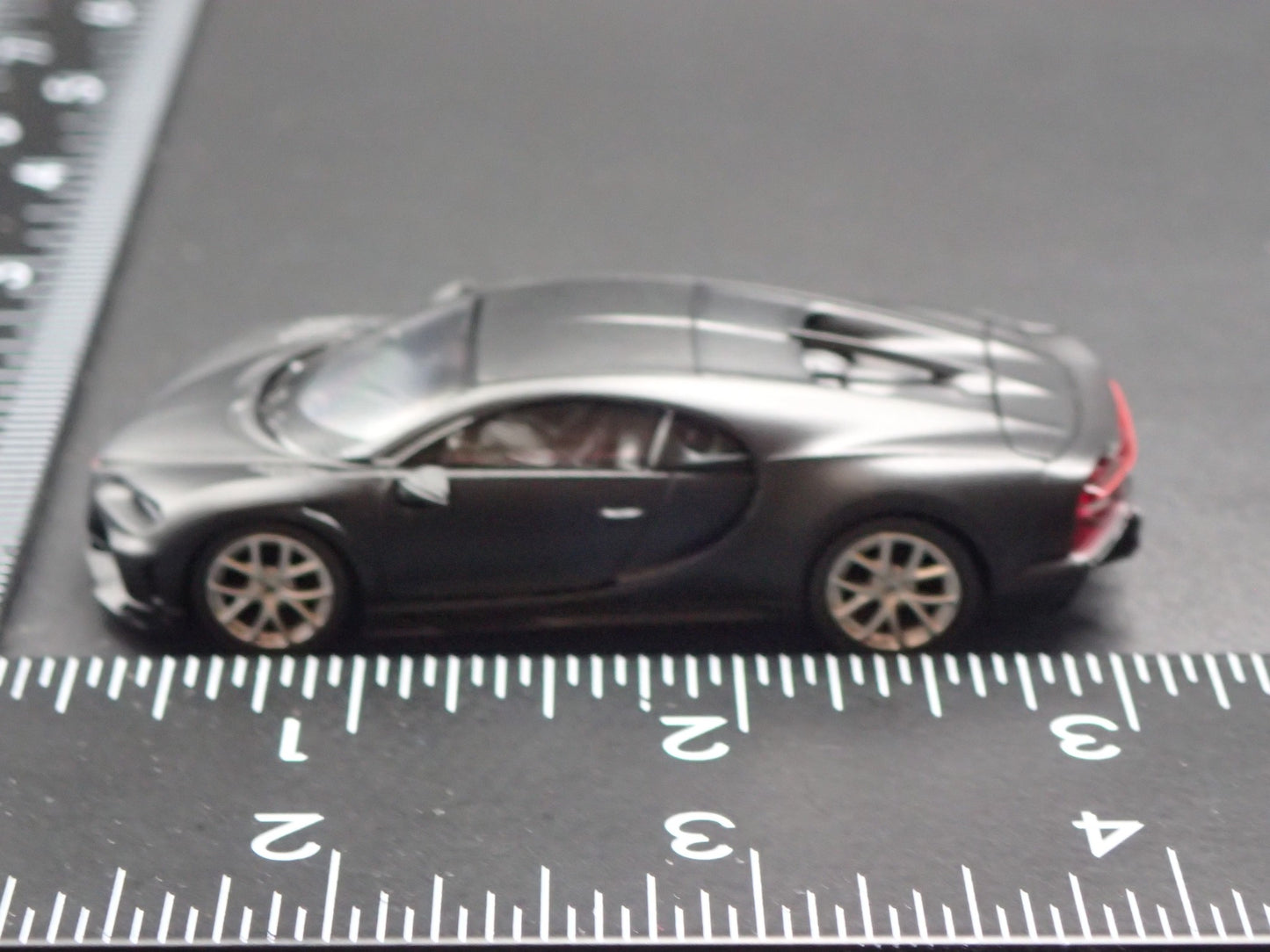BUGATTI CHIRON SUPER SPORT 300+ 1:64 SCALE COLLECTIBLE DIORAMA DIECAST MODEL CAR