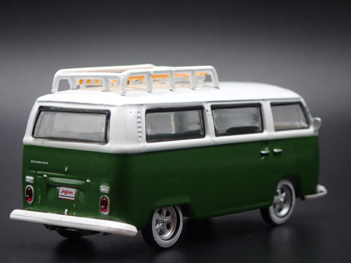 1967-1979 VW VOLKSWAGEN TYPE 2 T2 BUS GREEN 1/64 SCALE DIORAMA DIECAST MODEL CAR