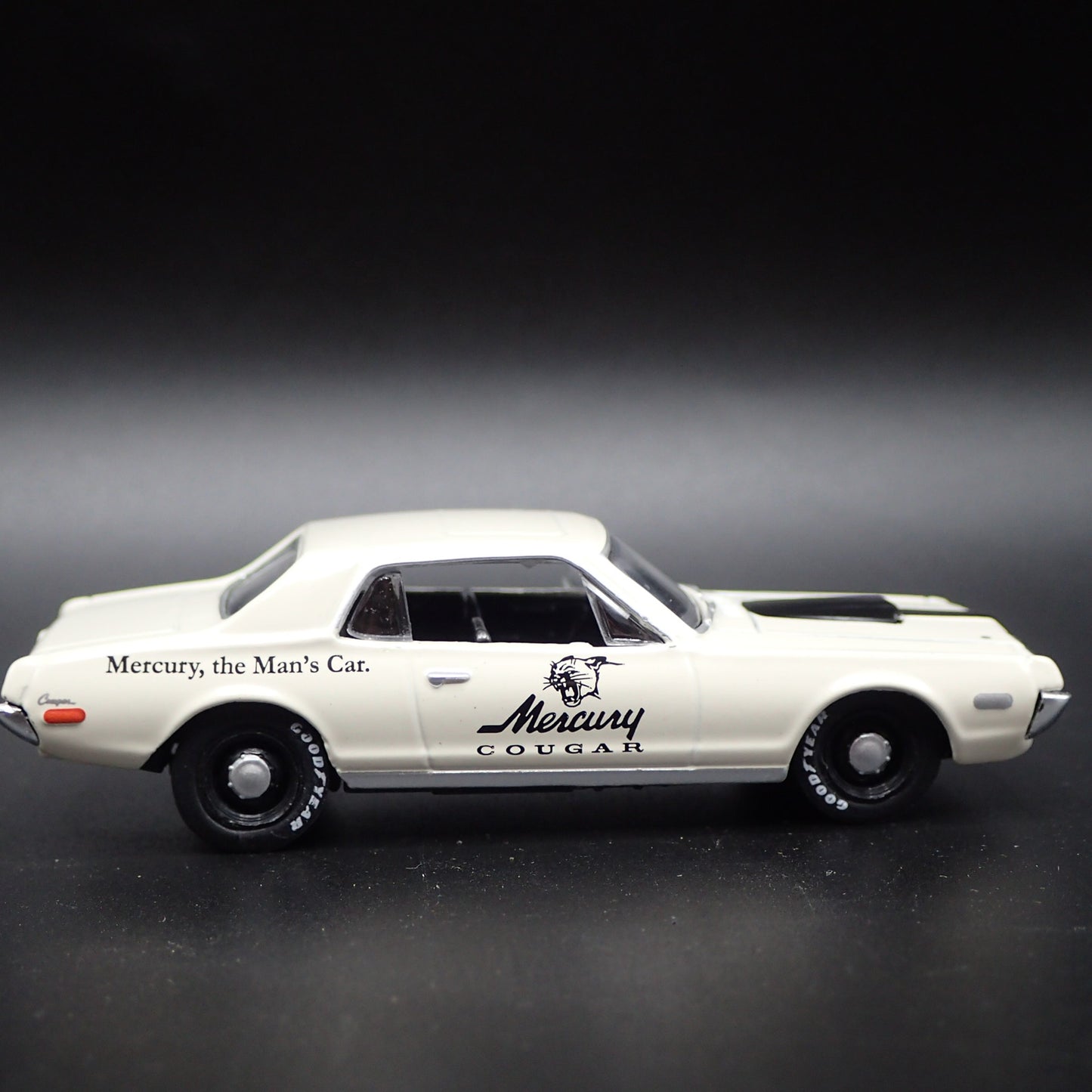 1968 68 MERC MERCURY COUGAR R-CODE WHITE 1:64 SCALE DIORAMA DIECAST MODEL CAR
