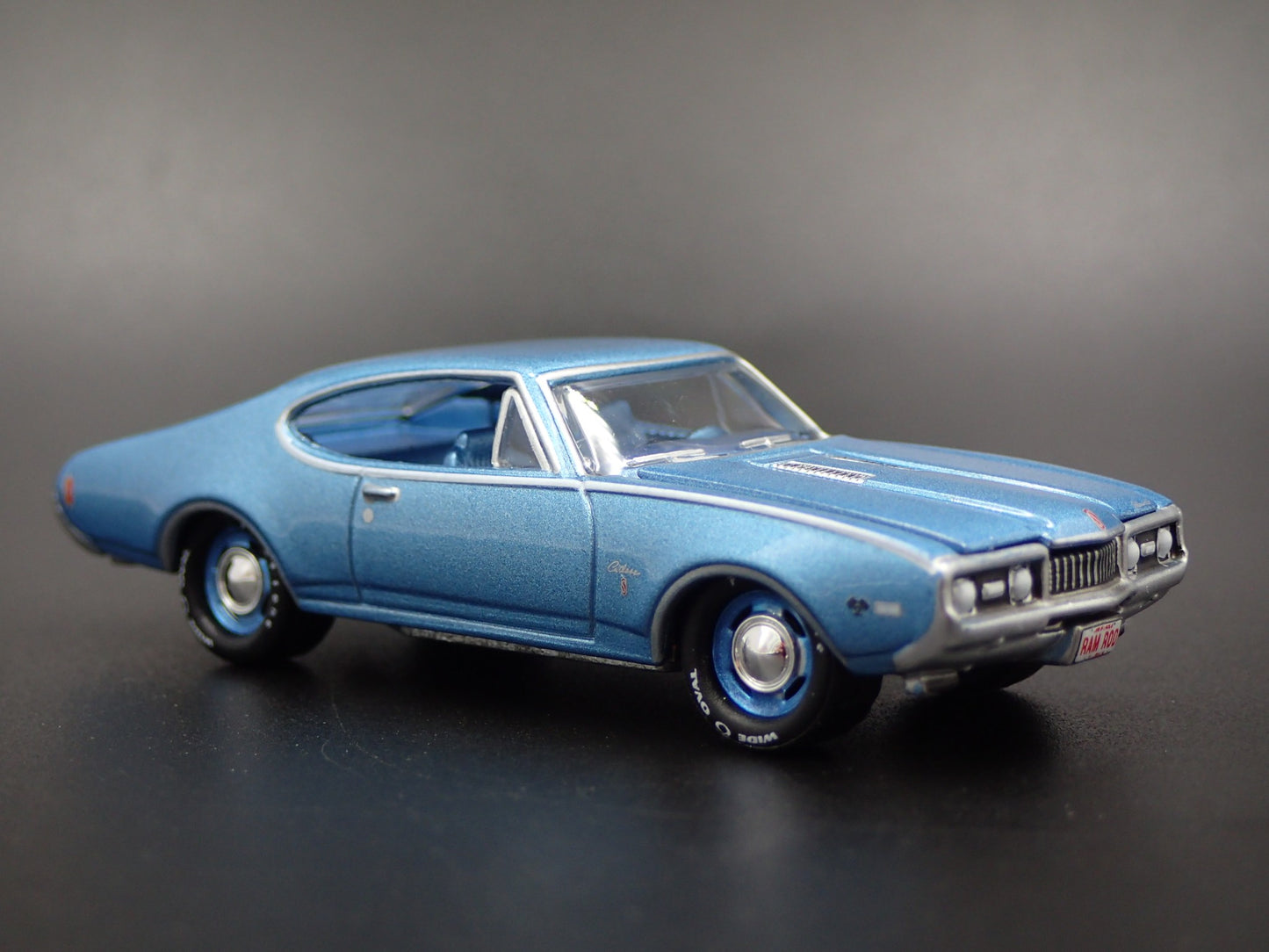 1968 68 OLDS OLDSMOBILE CUTLASS W31 RAM ROD 1/64 SCALE DIORAMA DIECAST MODEL CAR