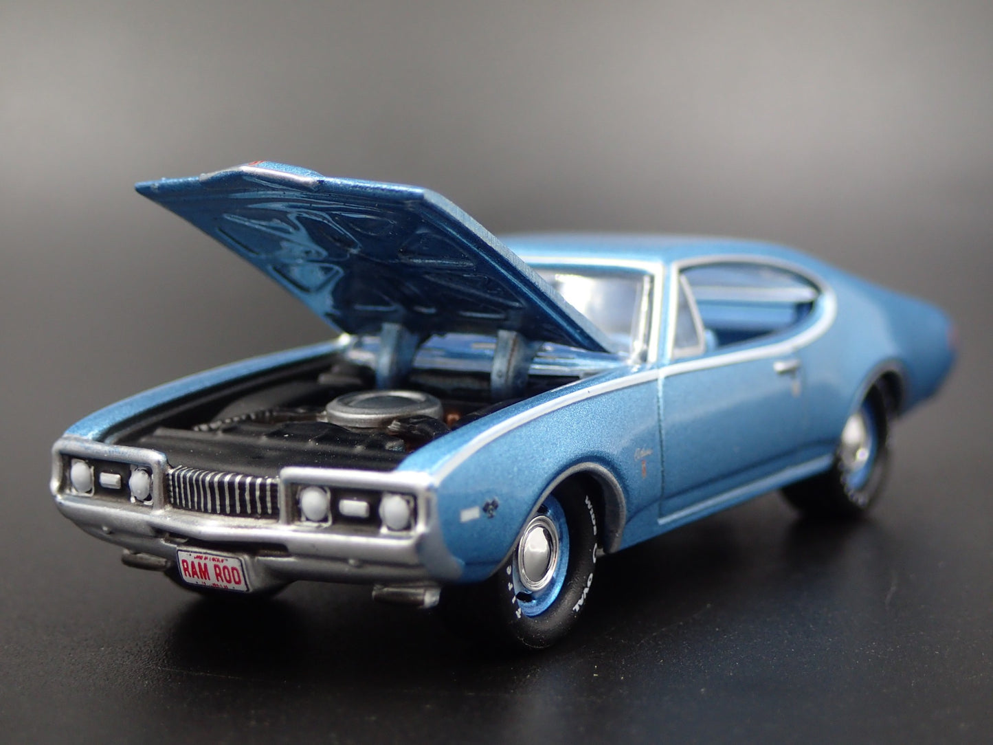 1968 68 OLDS OLDSMOBILE CUTLASS W31 RAM ROD 1/64 SCALE DIORAMA DIECAST MODEL CAR