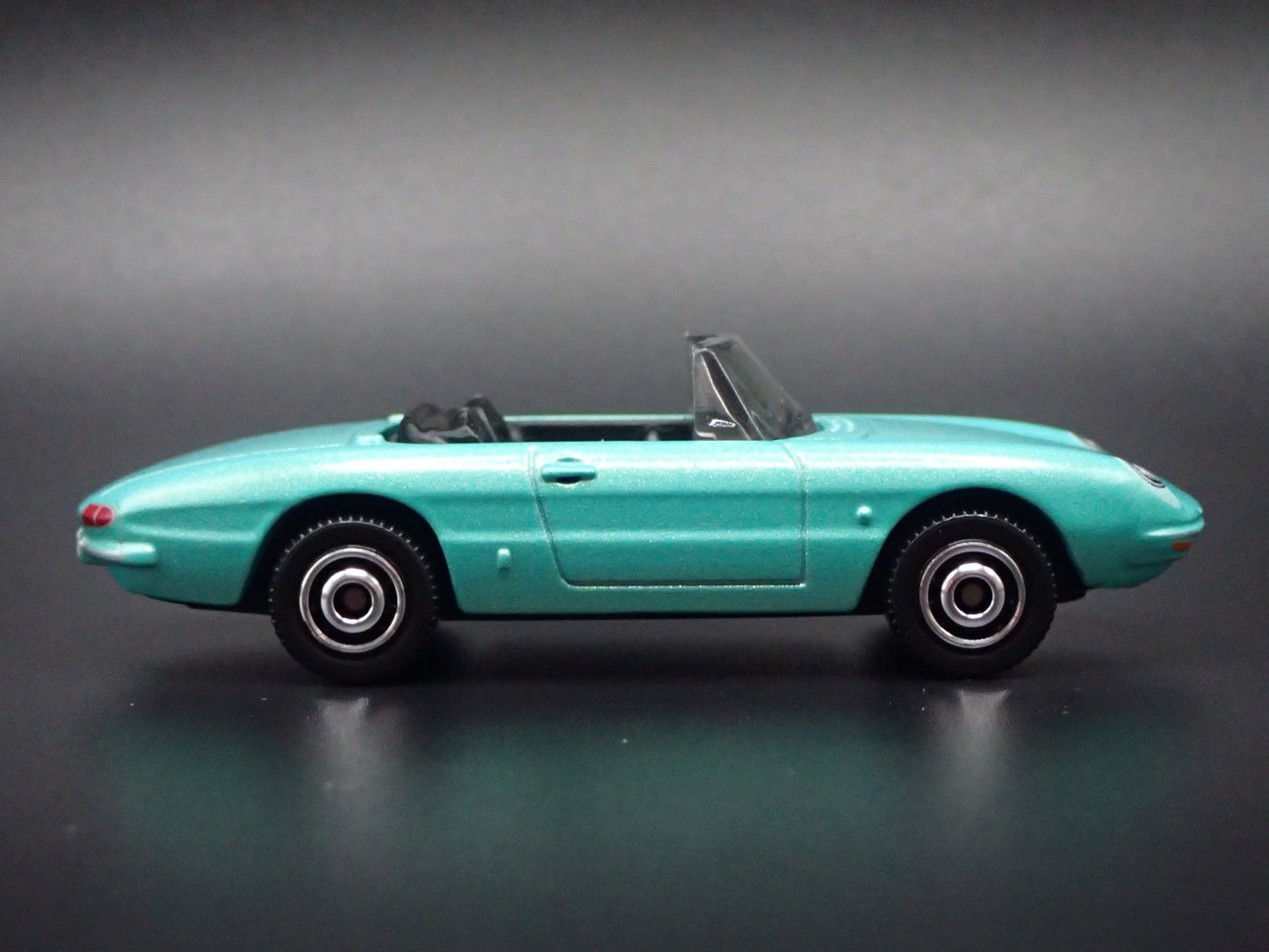 1966-1969 ALFA ROMEO DUETTO CONVERTIBLE  1:64 SCALE DIORAMA DIECAST MODEL CAR