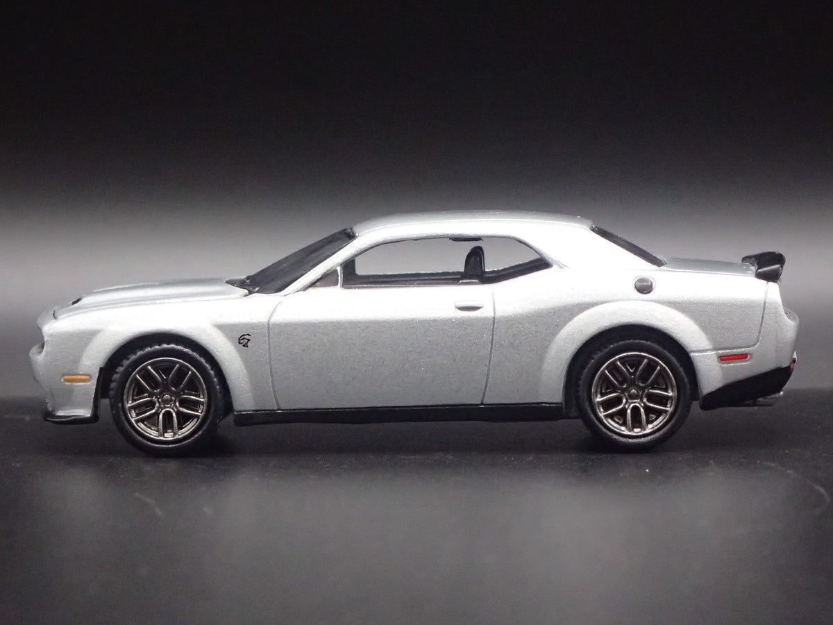 2019 19 DODGE CHALLENGER SRT HELLCAT REDEYE 1/64 SCALE DIORAMA DIECAST MODEL CAR-Burning Rubber Toy Company