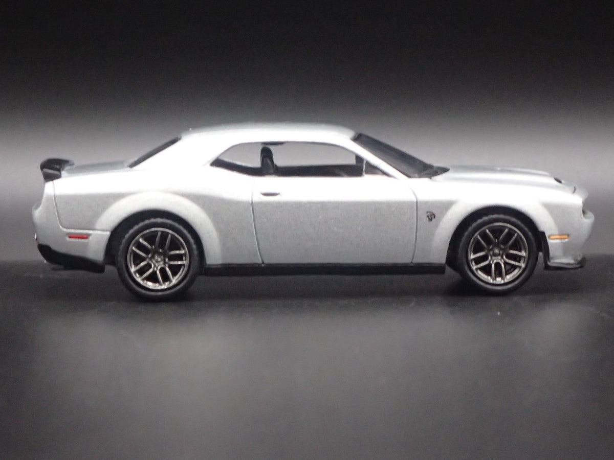 2019 19 DODGE CHALLENGER SRT HELLCAT REDEYE 1/64 SCALE DIORAMA DIECAST MODEL CAR-Burning Rubber Toy Company