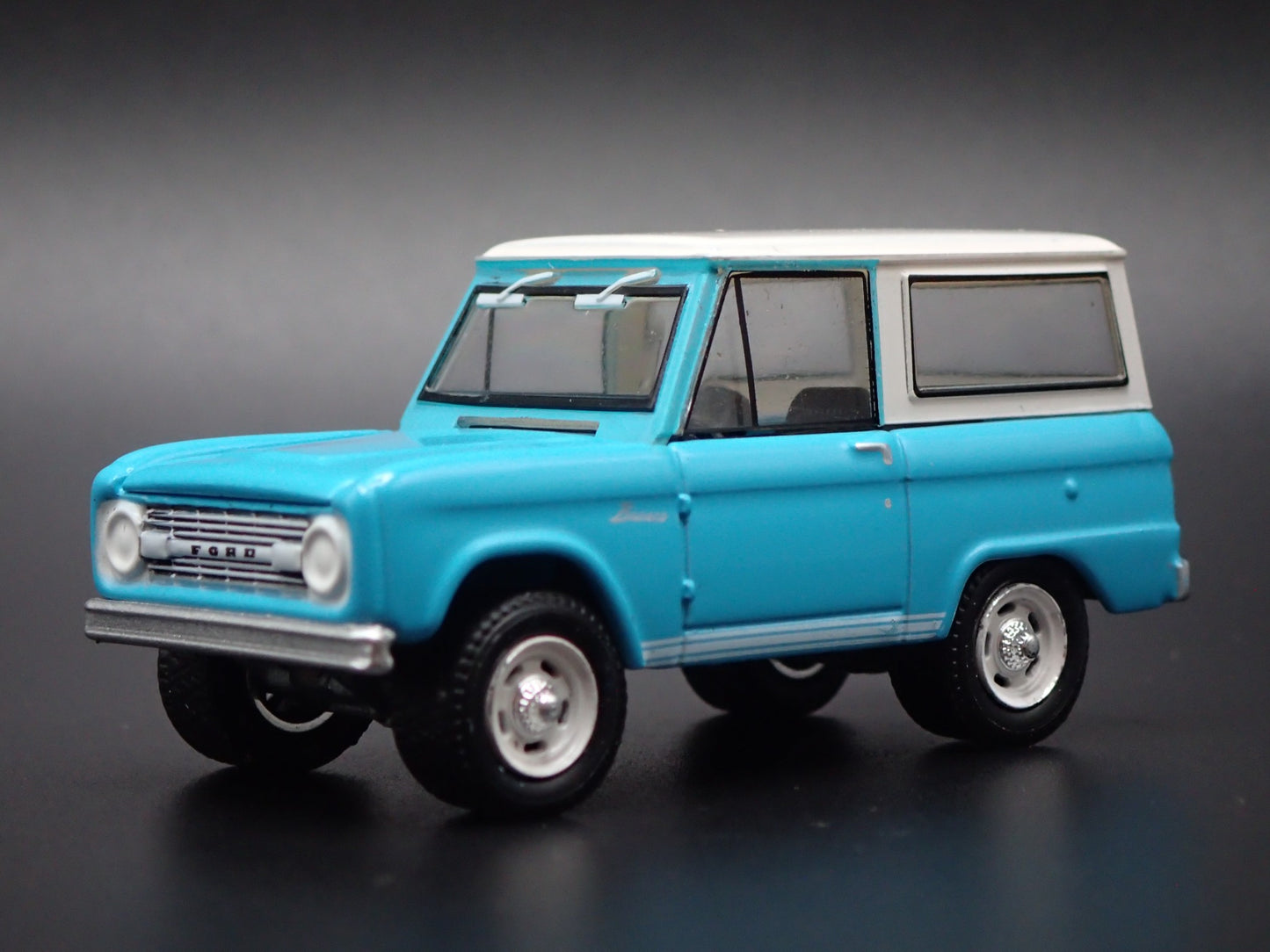 1966 66 FORD BRONCO SUV TEAL 1:64 SCALE COLLECTIBLE DIORAMA DIECAST MODEL CAR
