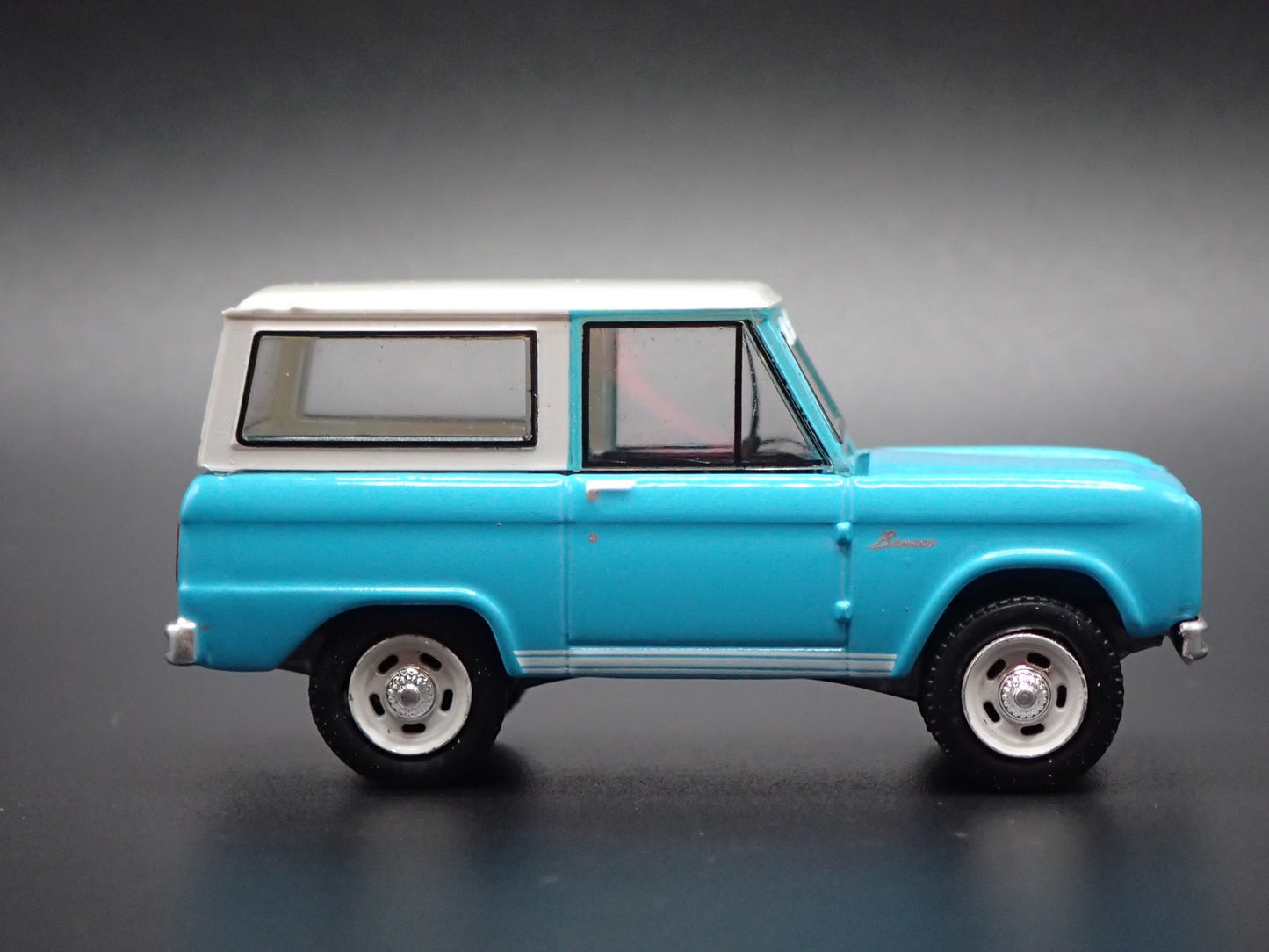1966 66 FORD BRONCO SUV TEAL 1:64 SCALE COLLECTIBLE DIORAMA DIECAST MODEL CAR