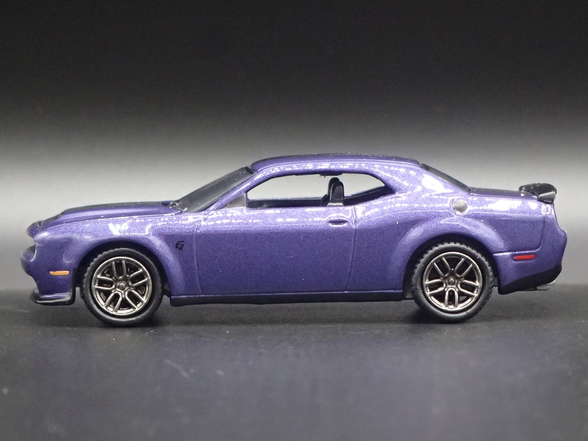 2019 19 DODGE CHALLENGER SRT HELLCAT REDEYE 1/64 SCALE DIORAMA DIECAST MODEL CAR-Burning Rubber Toy Company
