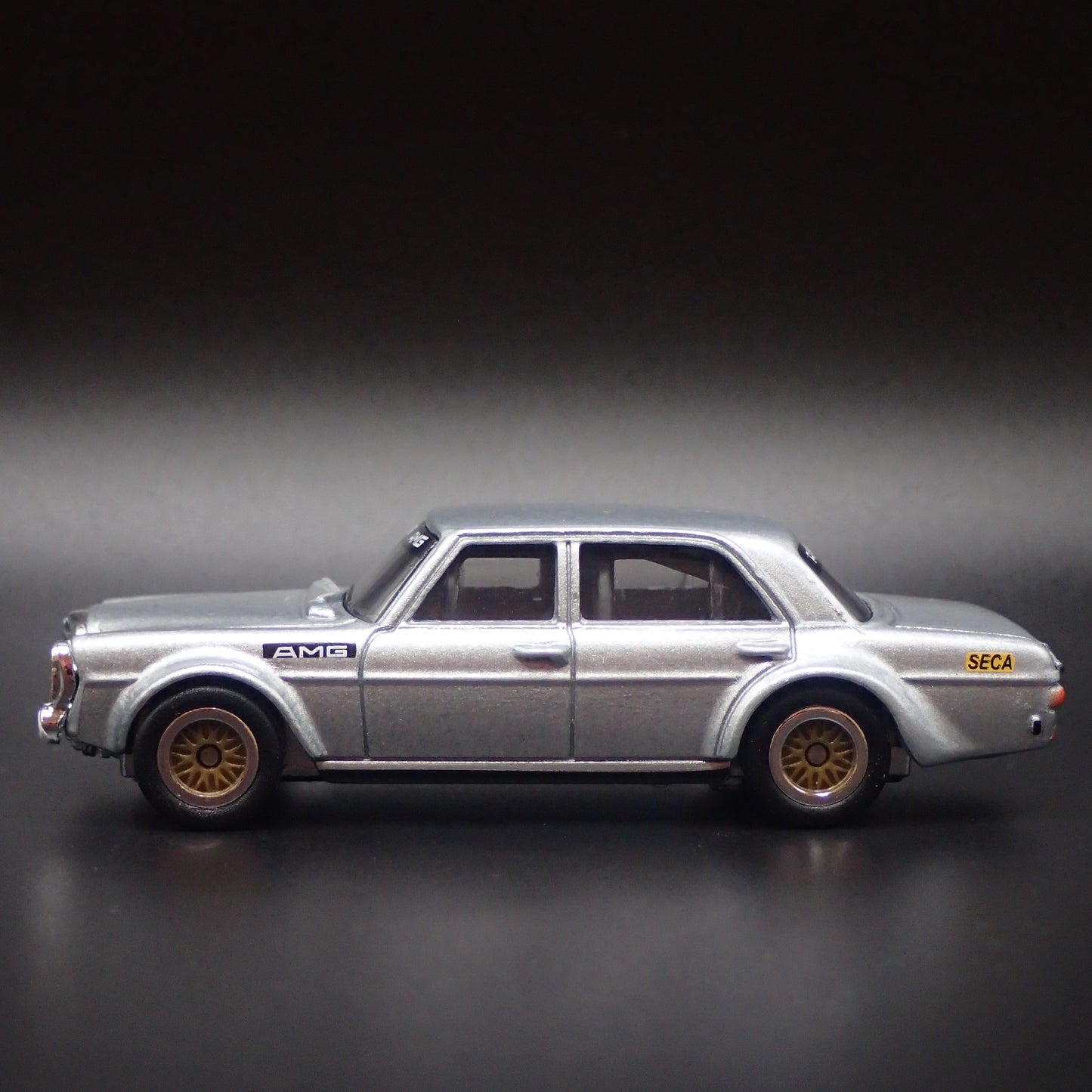 MERCEDES-BENZ 300 SEL 6.8 AMG 1:64 SCALE COLLECTIBLE DIORAMA DIECAST MODEL CAR