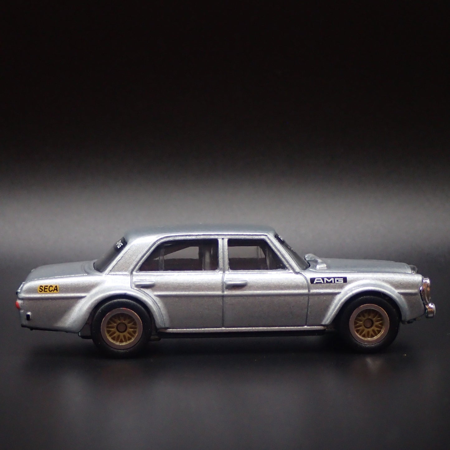 MERCEDES-BENZ 300 SEL 6.8 AMG 1:64 SCALE COLLECTIBLE DIORAMA DIECAST MODEL CAR