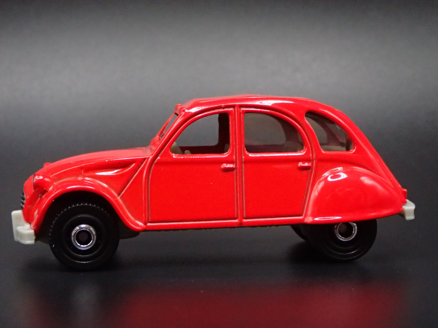 1948-1990 CITROEN 2CV RED 1:64 SCALE COLLECTIBLE DIORAMA DIECAST MODEL CAR