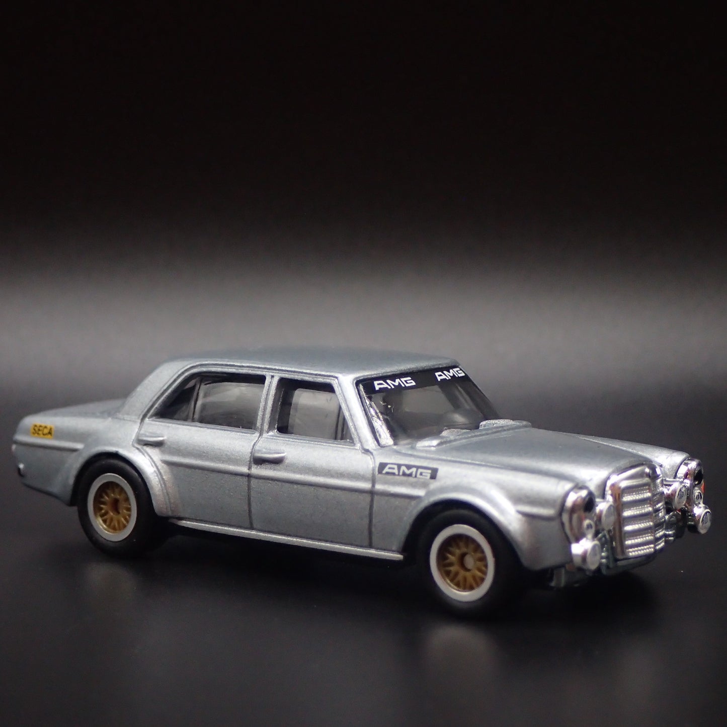 MERCEDES-BENZ 300 SEL 6.8 AMG 1:64 SCALE COLLECTIBLE DIORAMA DIECAST MODEL CAR