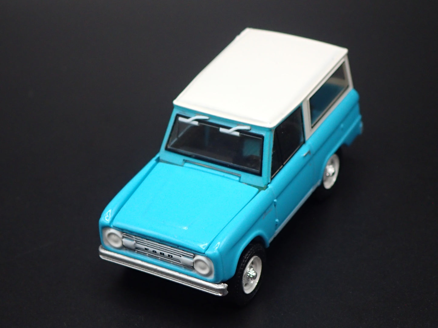 1966 66 FORD BRONCO SUV TEAL 1:64 SCALE COLLECTIBLE DIORAMA DIECAST MODEL CAR