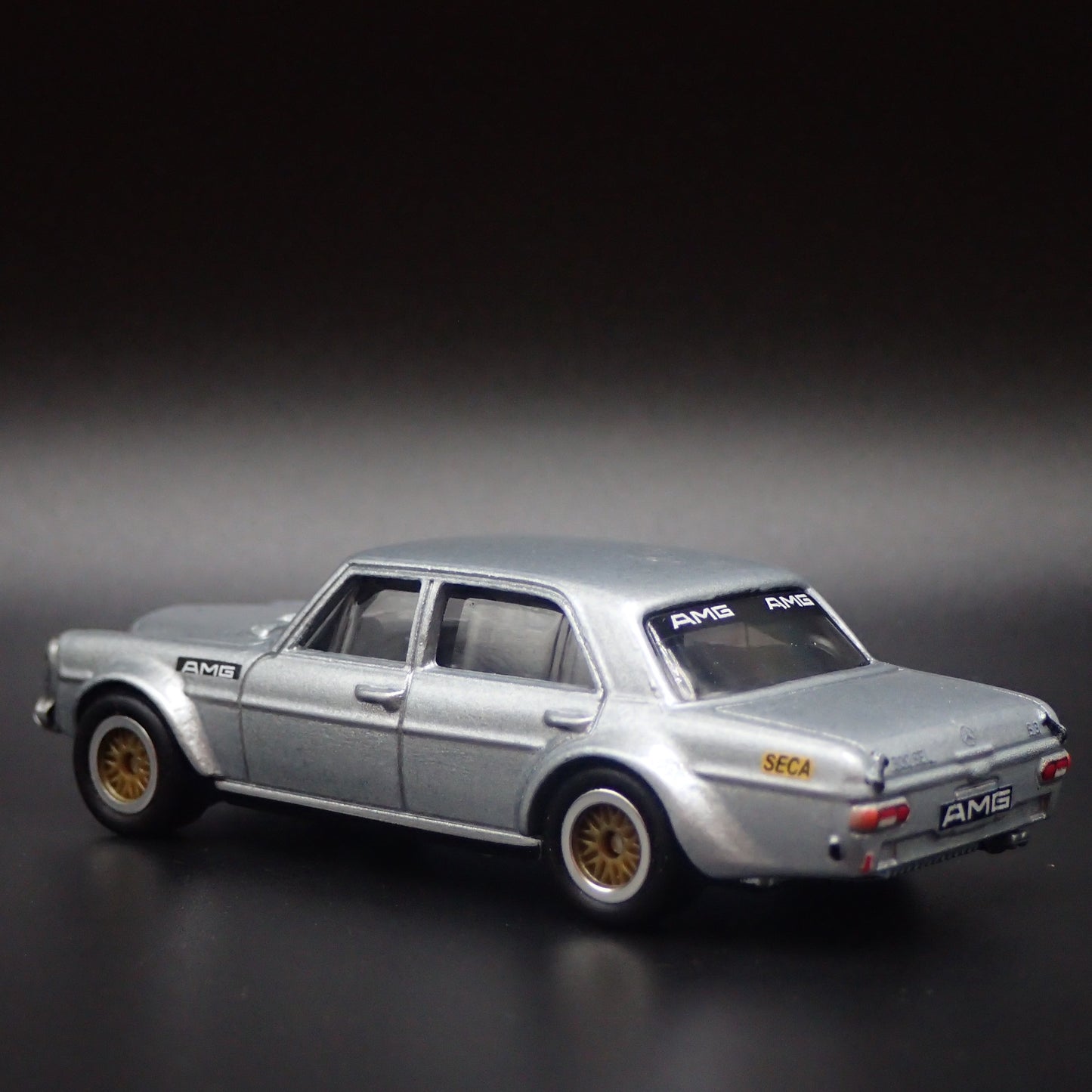 MERCEDES-BENZ 300 SEL 6.8 AMG 1:64 SCALE COLLECTIBLE DIORAMA DIECAST MODEL CAR