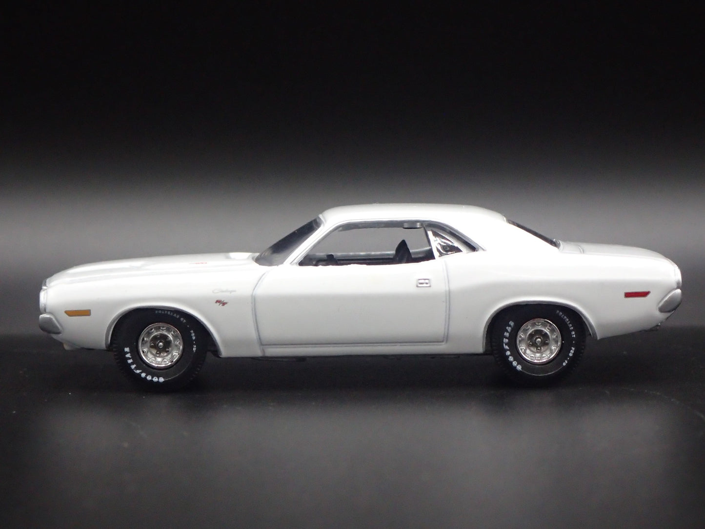 1970 70 DODGE CHALLENGER RT 1:64 SCALE COLLECTIBLE DIORAMA DIECAST MODEL CAR