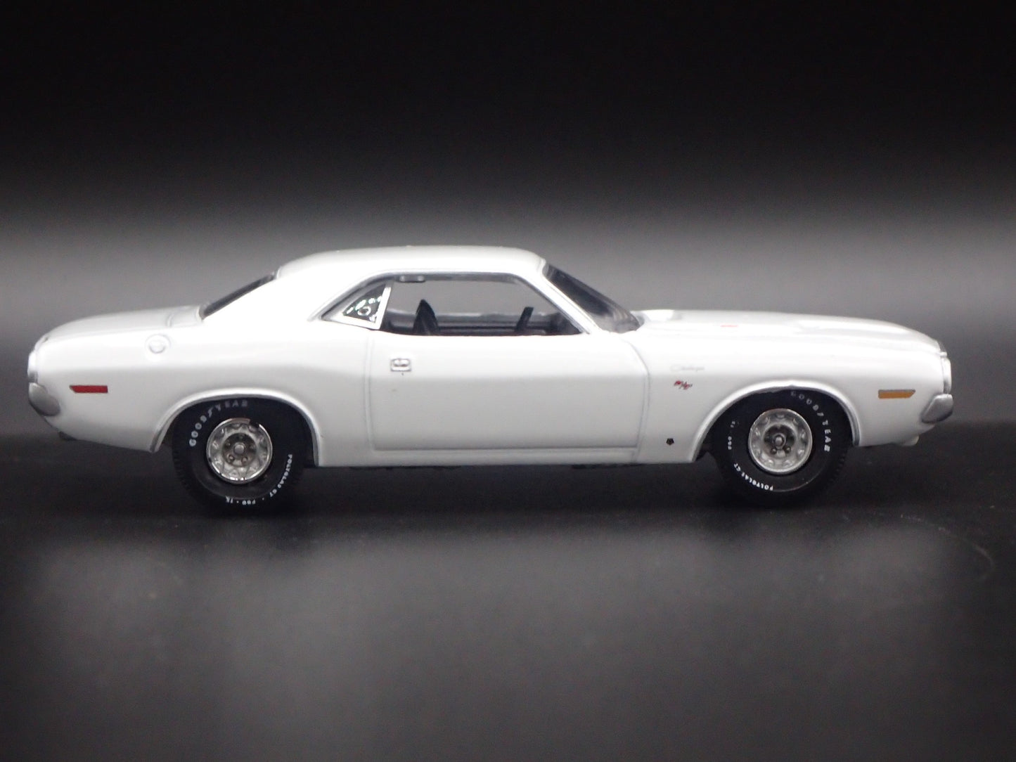 1970 70 DODGE CHALLENGER RT 1:64 SCALE COLLECTIBLE DIORAMA DIECAST MODEL CAR