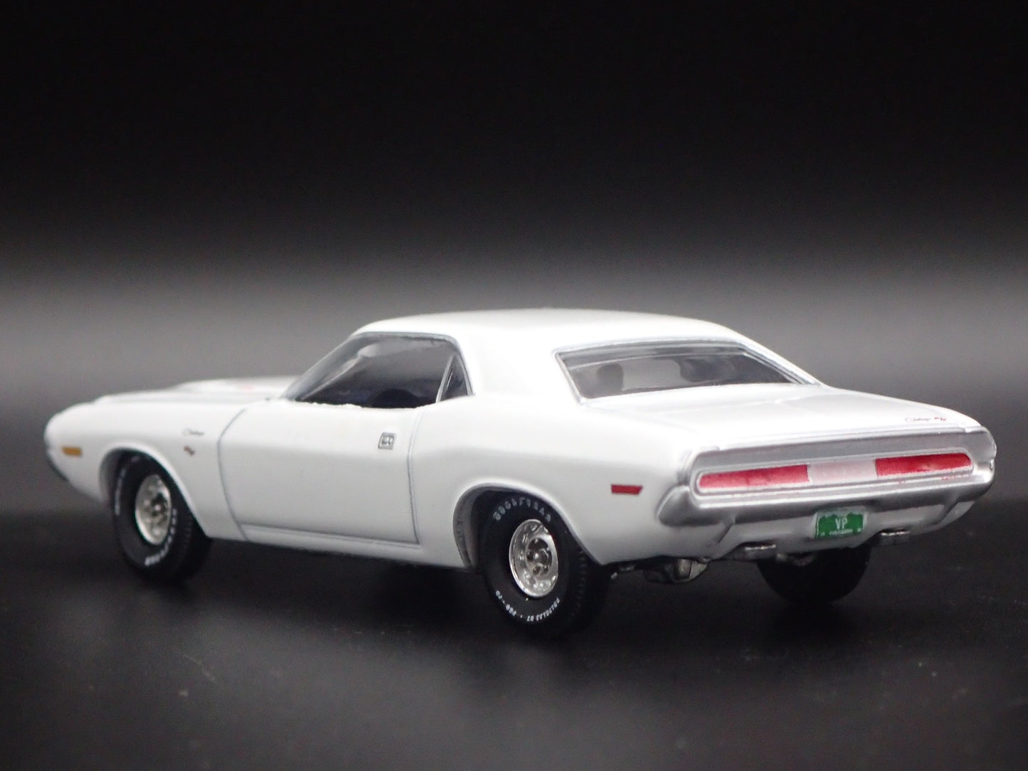 1970 70 DODGE CHALLENGER RT 1:64 SCALE COLLECTIBLE DIORAMA DIECAST MODEL CAR