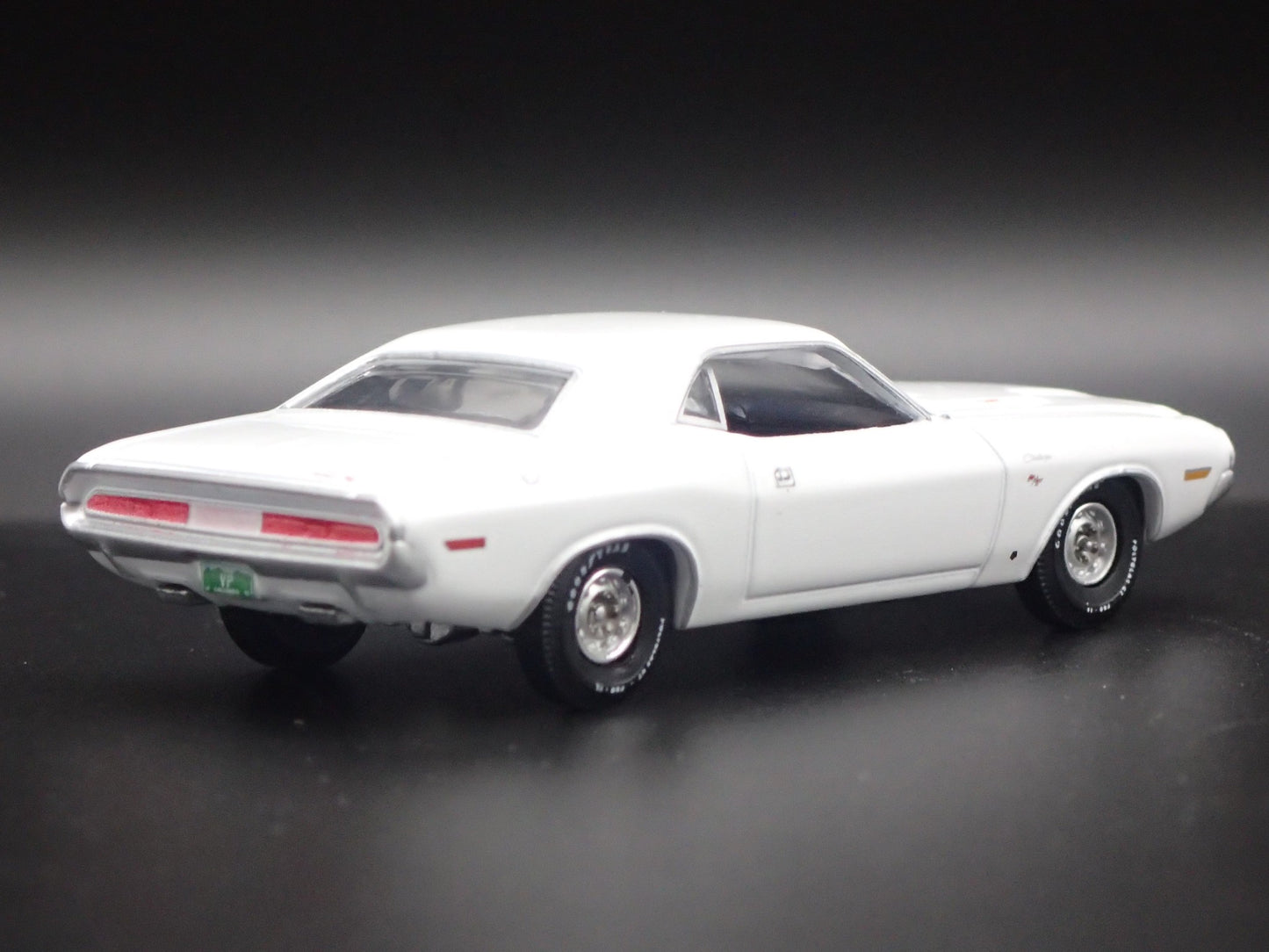 1970 70 DODGE CHALLENGER RT 1:64 SCALE COLLECTIBLE DIORAMA DIECAST MODEL CAR