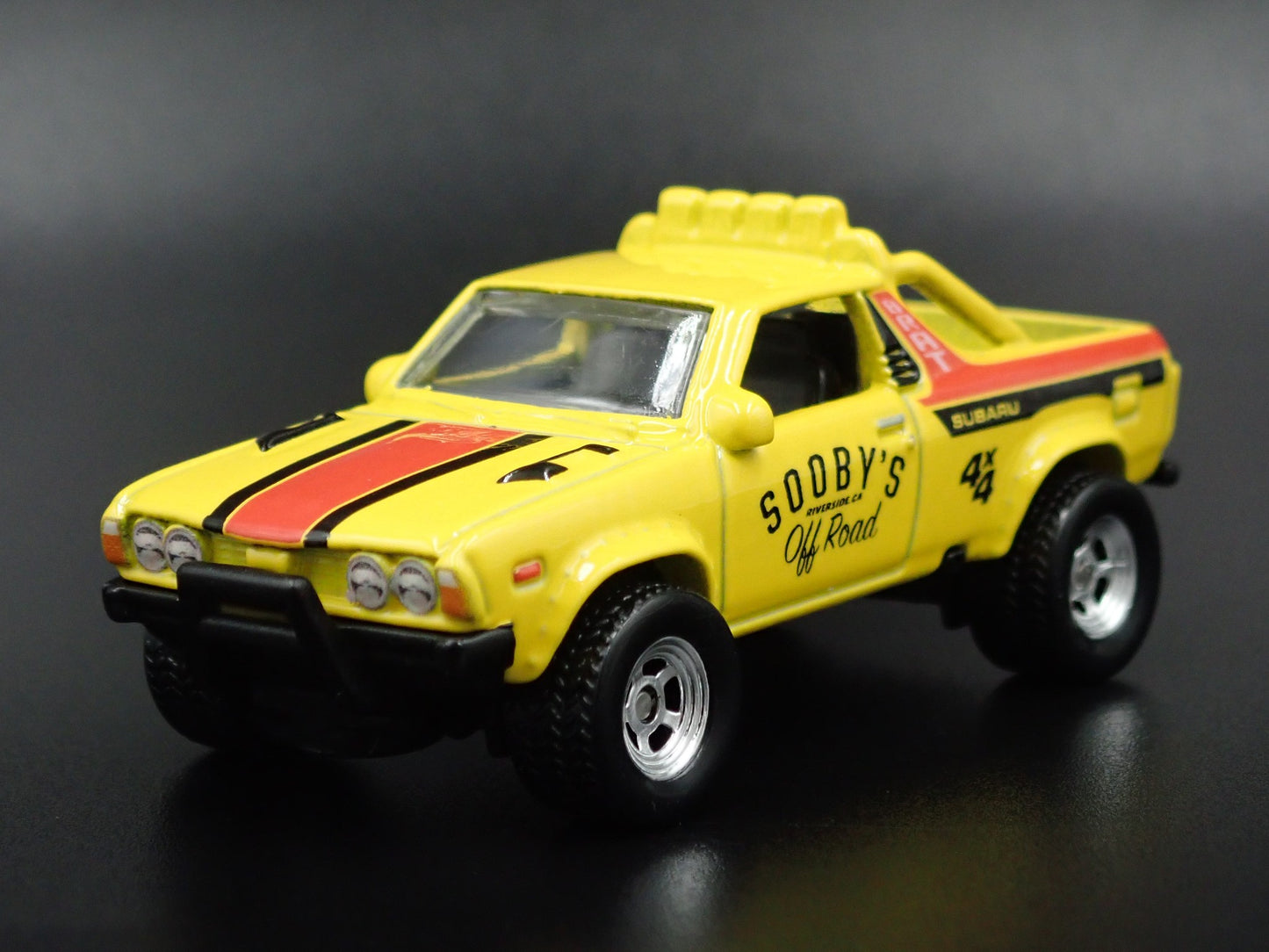 1970-1981 SUBARU BRAT PICKUP TRUCK SOOBY'S 1:64 SCALE DIORAMA DIECAST MODEL CAR
