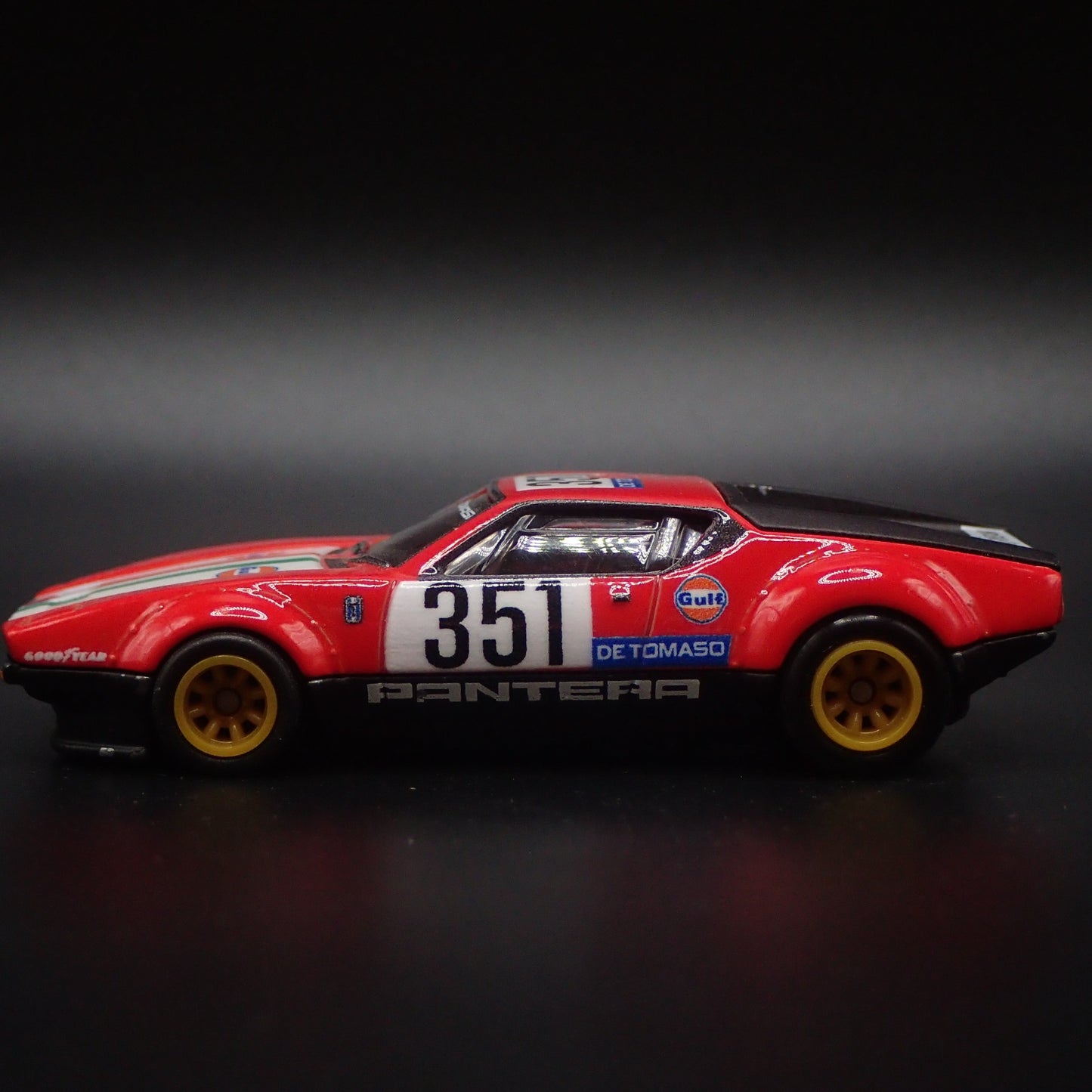 1972 DE TOMASO PANTERA GRUPPO 4 1:64 SCALE COLLECTIBLE DIORAMA DIECAST MODEL CAR