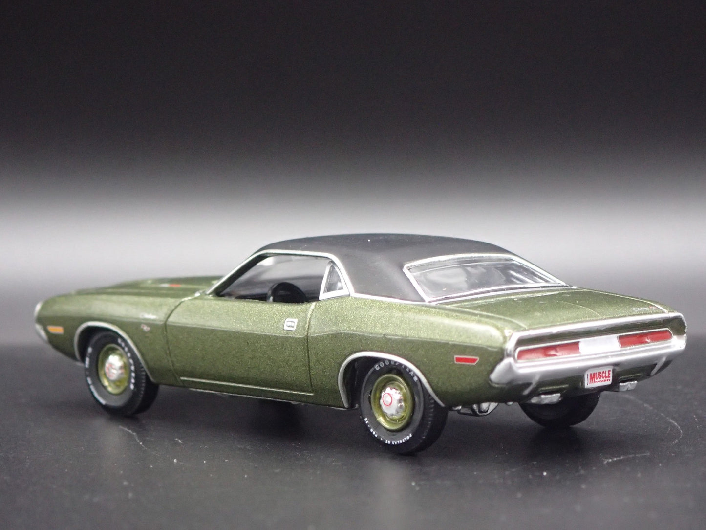 1970 70 DODGE CHALLENGER RT 1:64 SCALE COLLECTIBLE DIORAMA DIECAST MODEL CAR