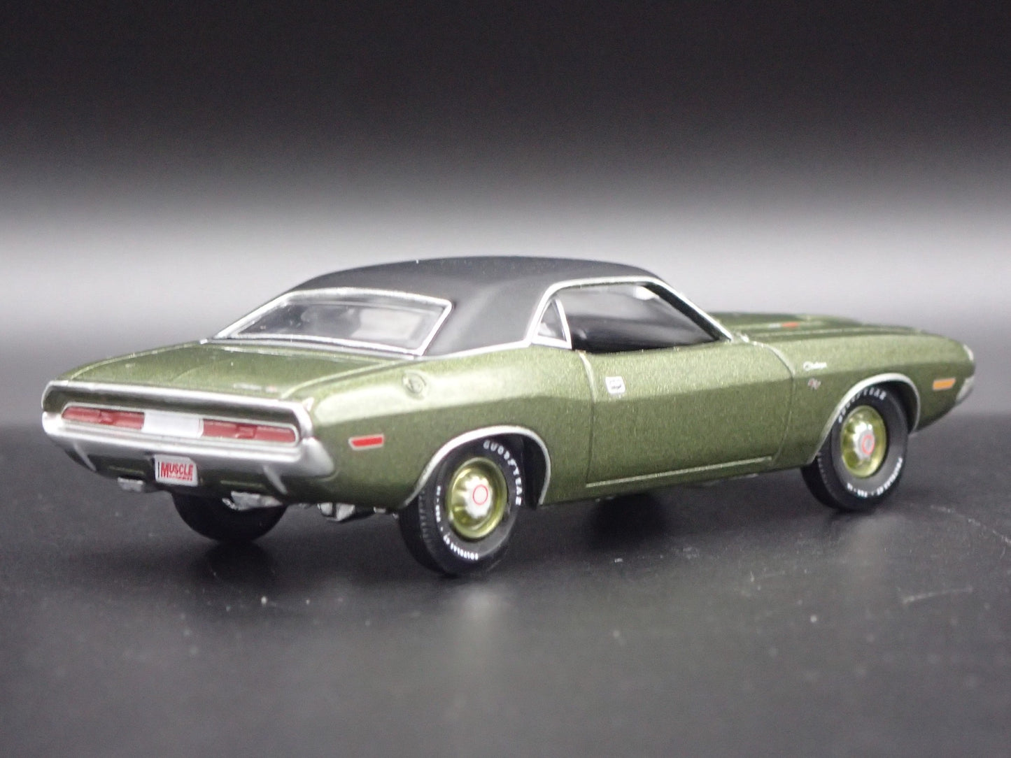 1970 70 DODGE CHALLENGER RT 1:64 SCALE COLLECTIBLE DIORAMA DIECAST MODEL CAR