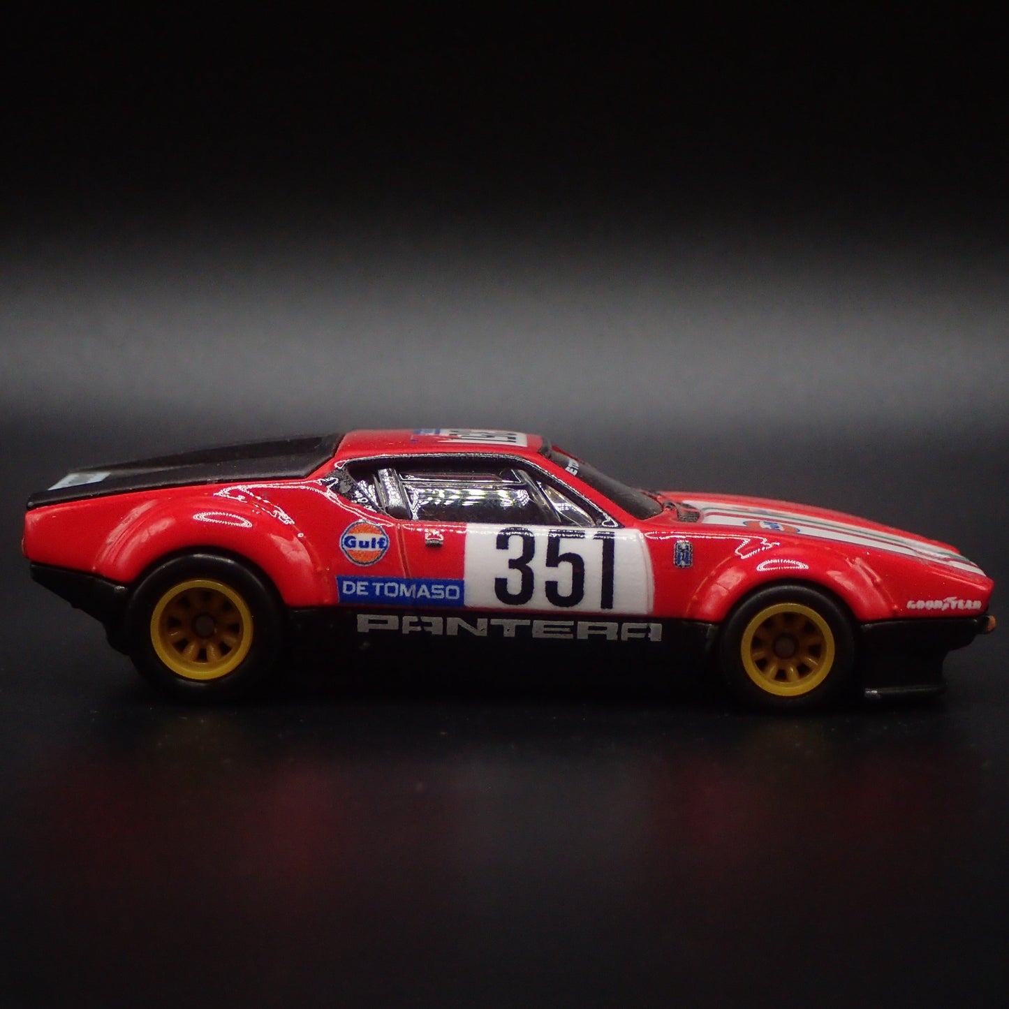 1972 DE TOMASO PANTERA GRUPPO 4 1:64 SCALE COLLECTIBLE DIORAMA DIECAST MODEL CAR