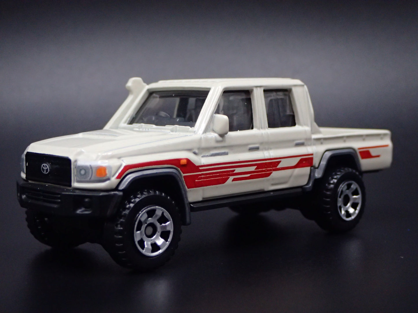TOYOTA LAND CRUISER 78 SERIES DOUBLE CAB TRUCK 1/64 SCALE DIECAST MODEL CAR