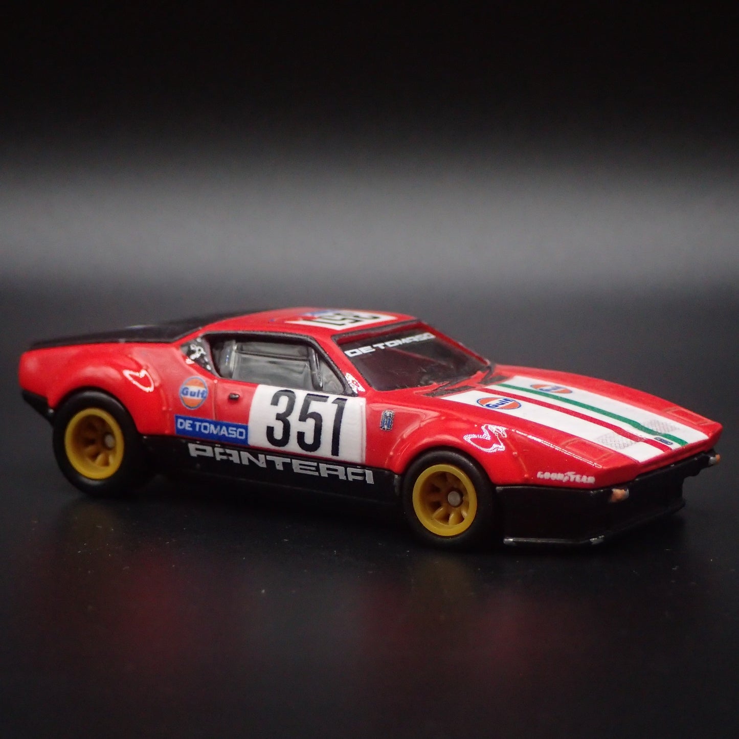 1972 DE TOMASO PANTERA GRUPPO 4 1:64 SCALE COLLECTIBLE DIORAMA DIECAST MODEL CAR