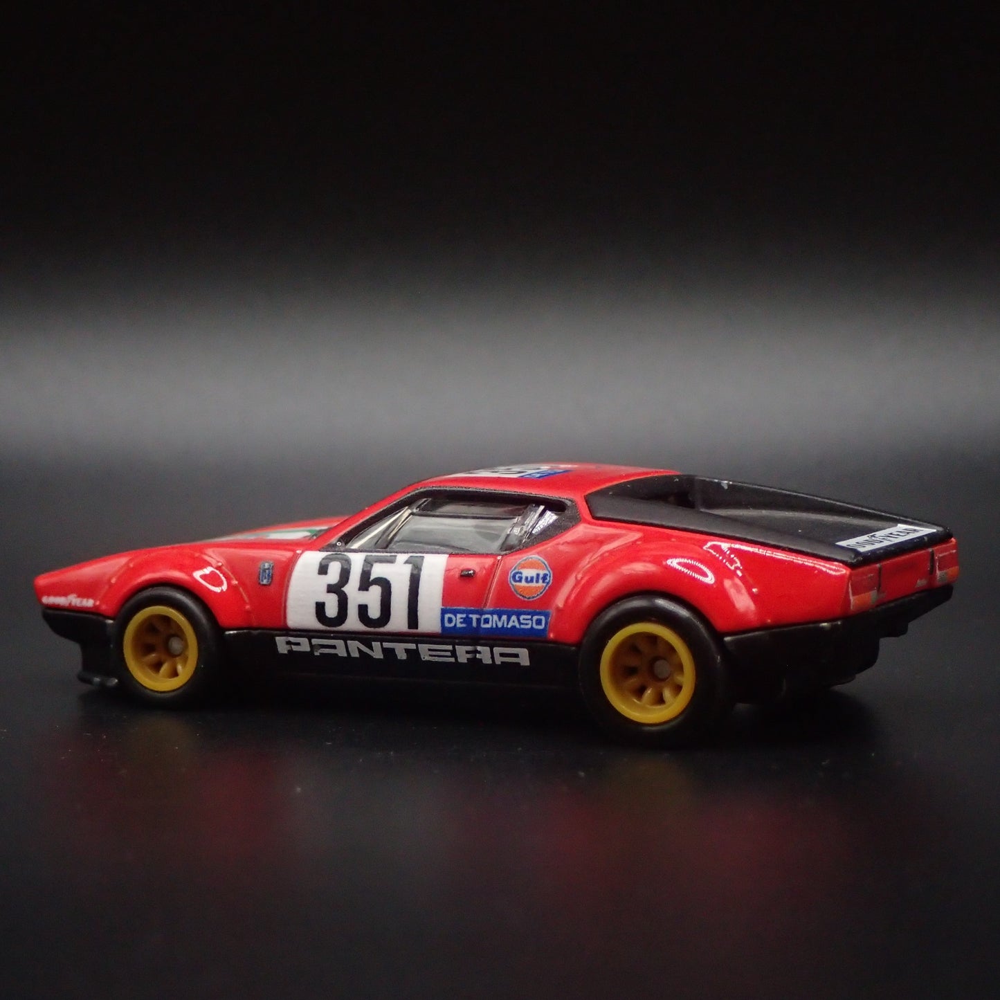 1972 DE TOMASO PANTERA GRUPPO 4 1:64 SCALE COLLECTIBLE DIORAMA DIECAST MODEL CAR