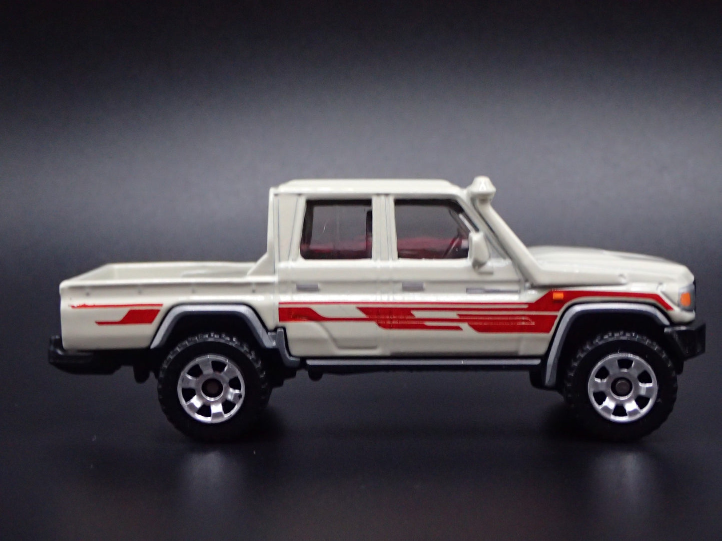 TOYOTA LAND CRUISER 78 SERIES DOUBLE CAB TRUCK 1/64 SCALE DIECAST MODEL CAR